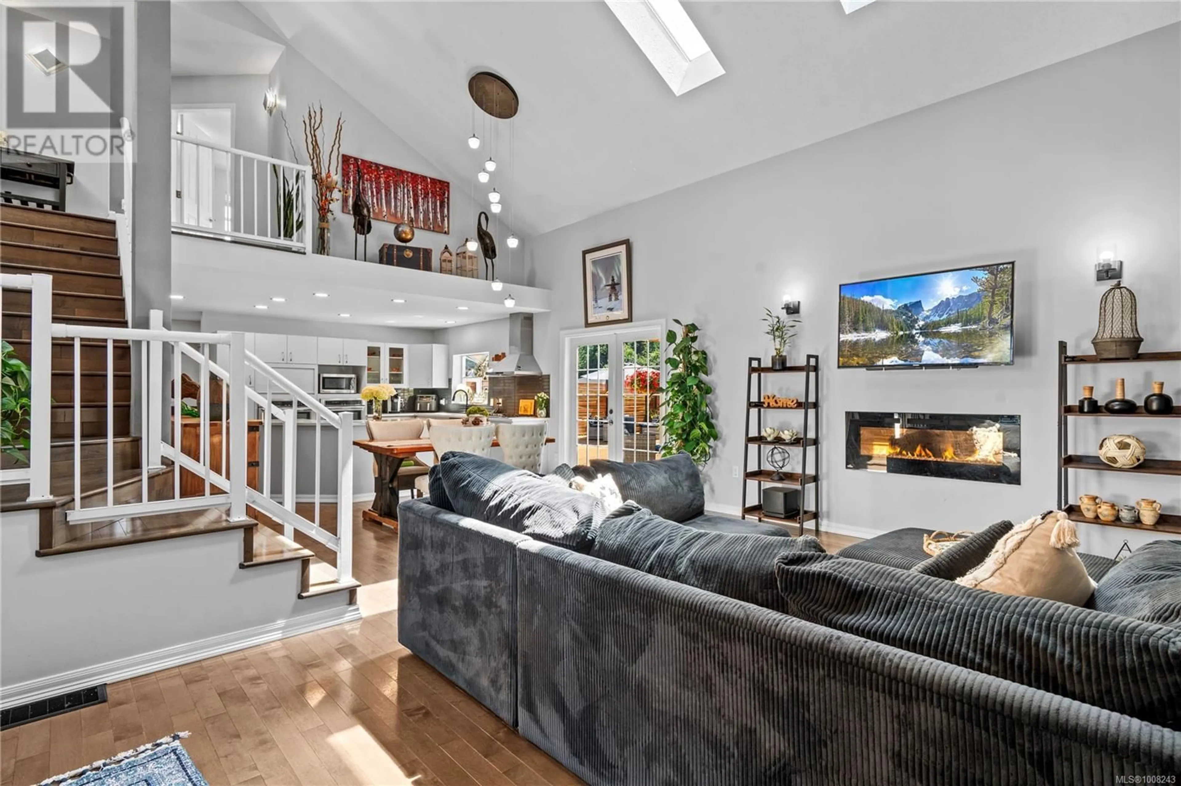 Living room with furniture, unknown for 554 HOOPER PLACE, Ladysmith British Columbia V9G1W5
