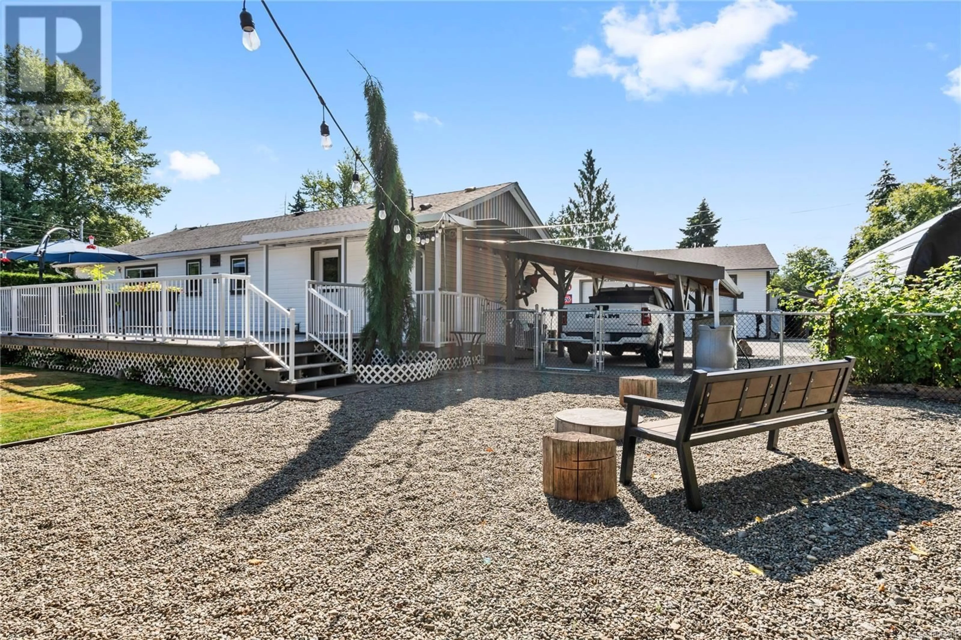 Patio, street for 911 POPLAR WAY, Hilliers British Columbia V9K1V8