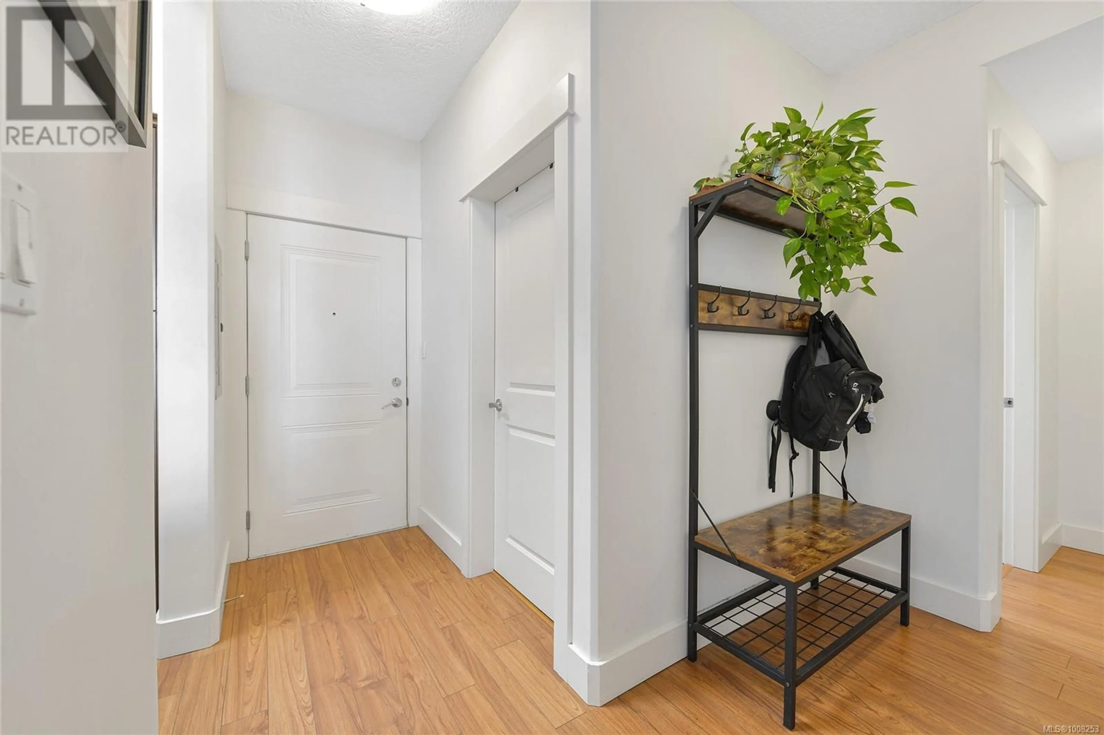 Indoor entryway for 306 - 630 SPEED AVENUE, Victoria British Columbia V8Z1A4