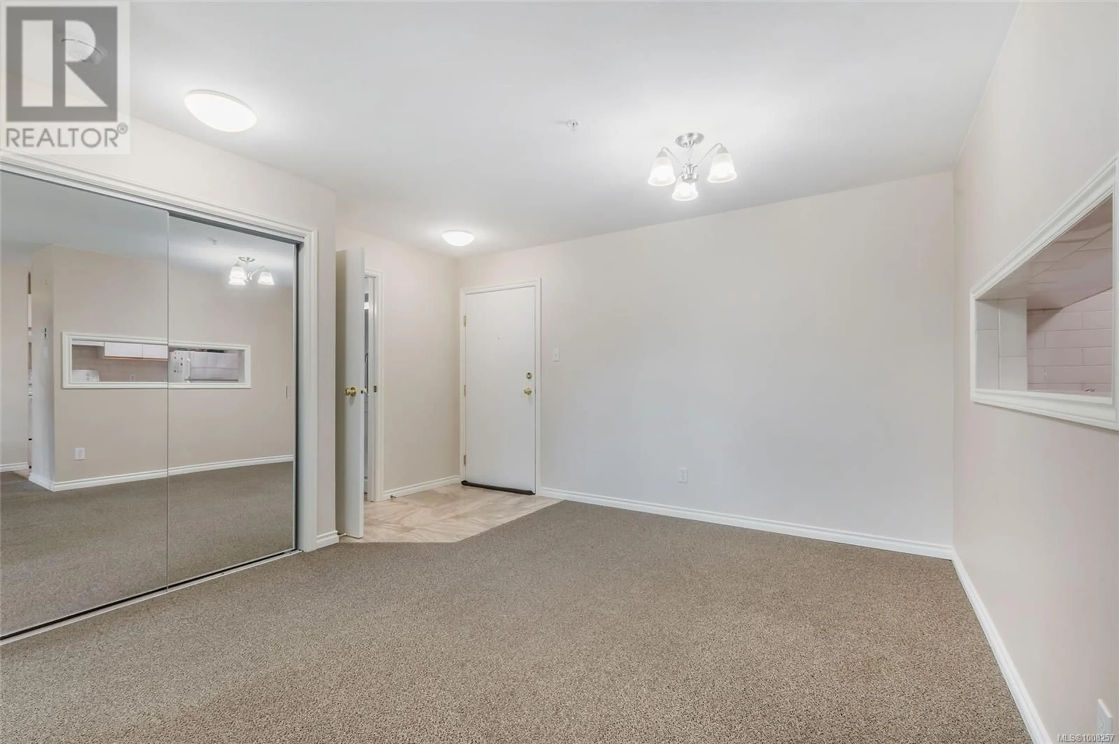 Indoor foyer for 111 - 4971 SONGBIRD PLACE, Nanaimo British Columbia V9T6L1