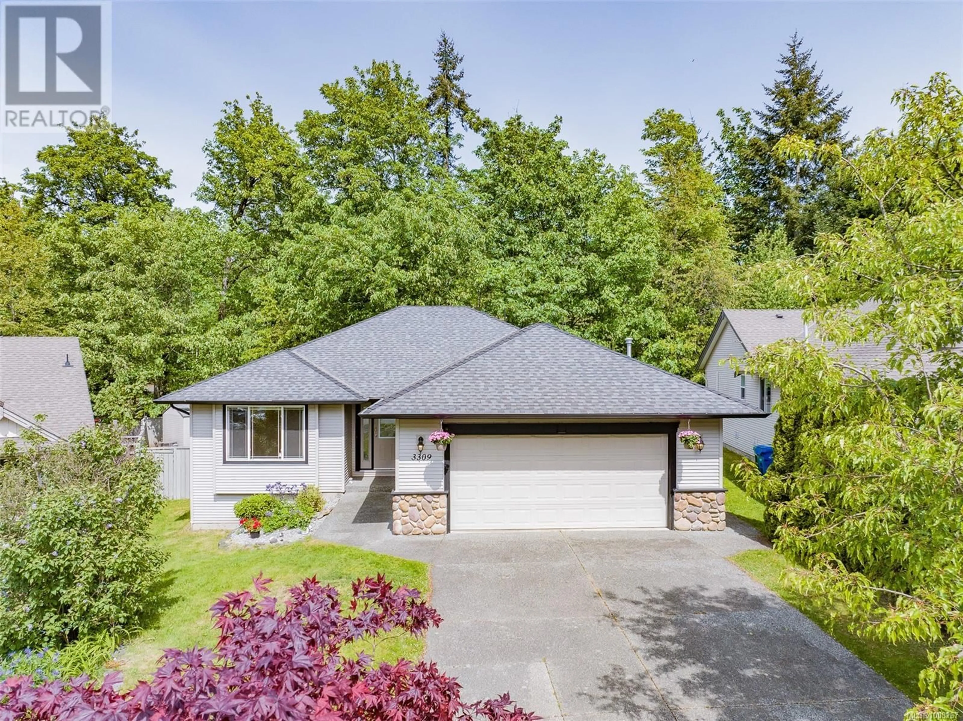 A pic from outside/outdoor area/front of a property/back of a property/a pic from drone, street for 3309 WILLOWMERE CRESCENT, Nanaimo British Columbia V9V1H2