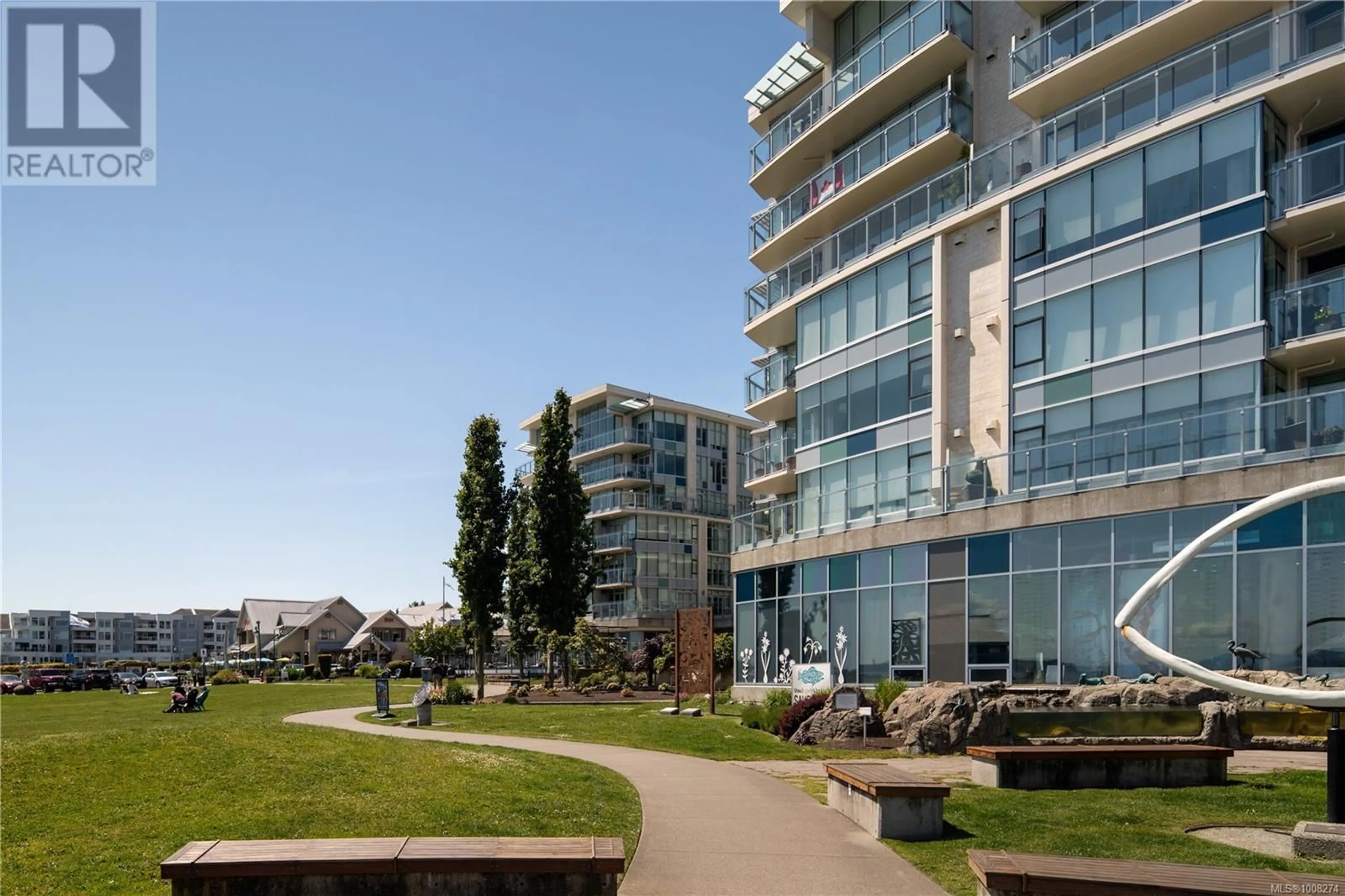 Patio, building for 201 - 9809 SEAPORT PLACE, Sidney British Columbia V8L4X3