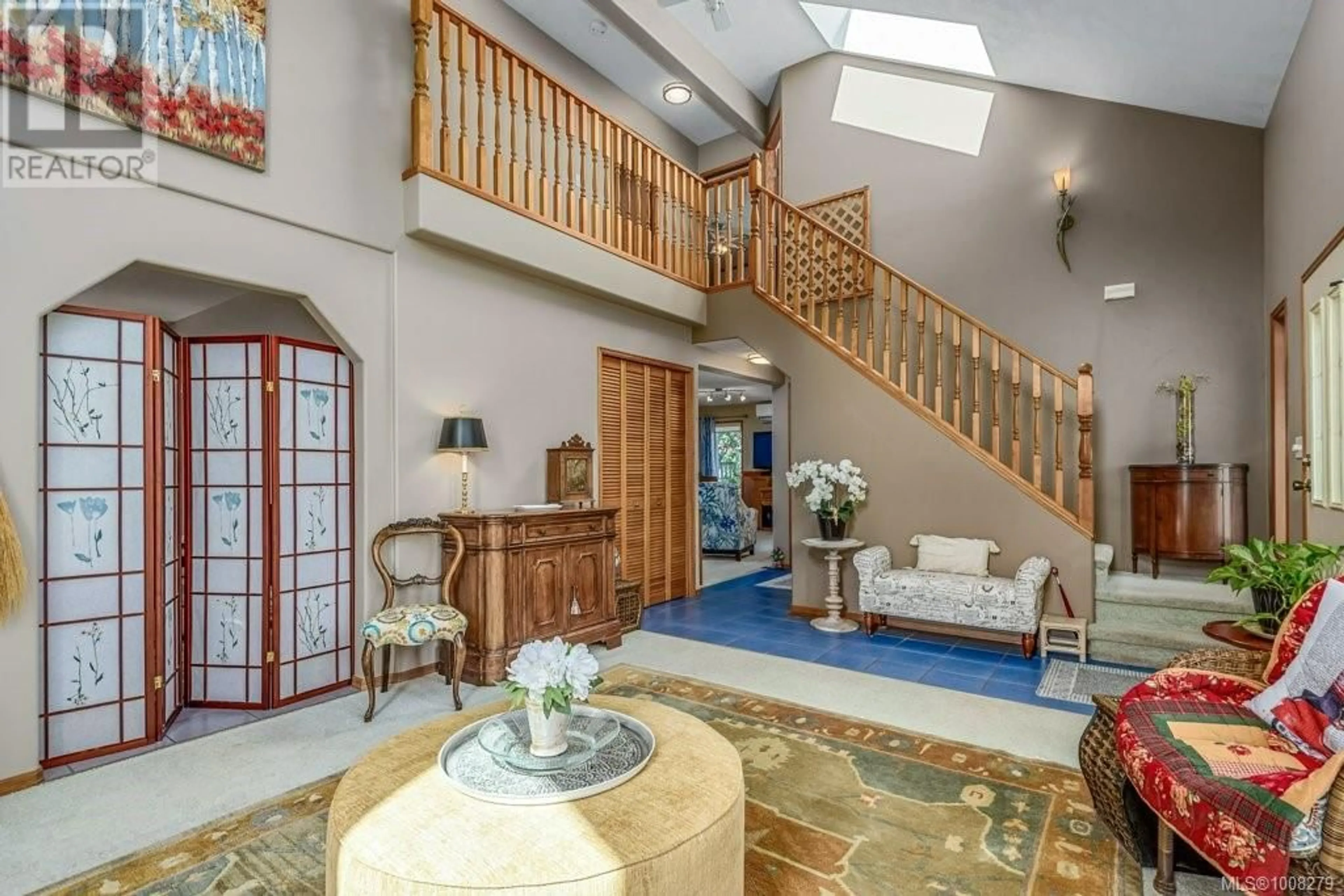 Indoor foyer for 1755 THORPE AVENUE, Courtenay British Columbia V9M8M3