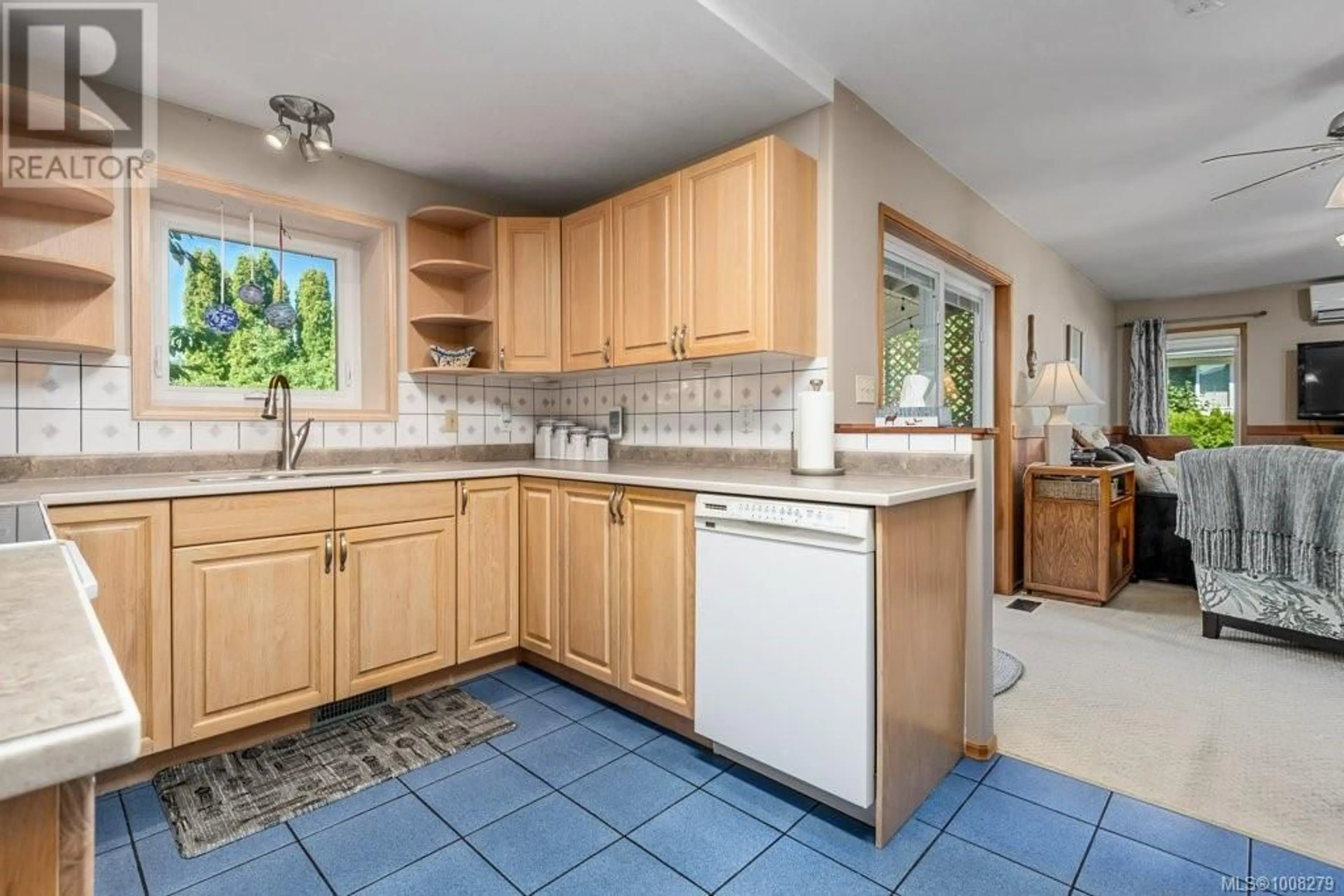 Standard kitchen, ceramic/tile floor for 1755 THORPE AVENUE, Courtenay British Columbia V9M8M3