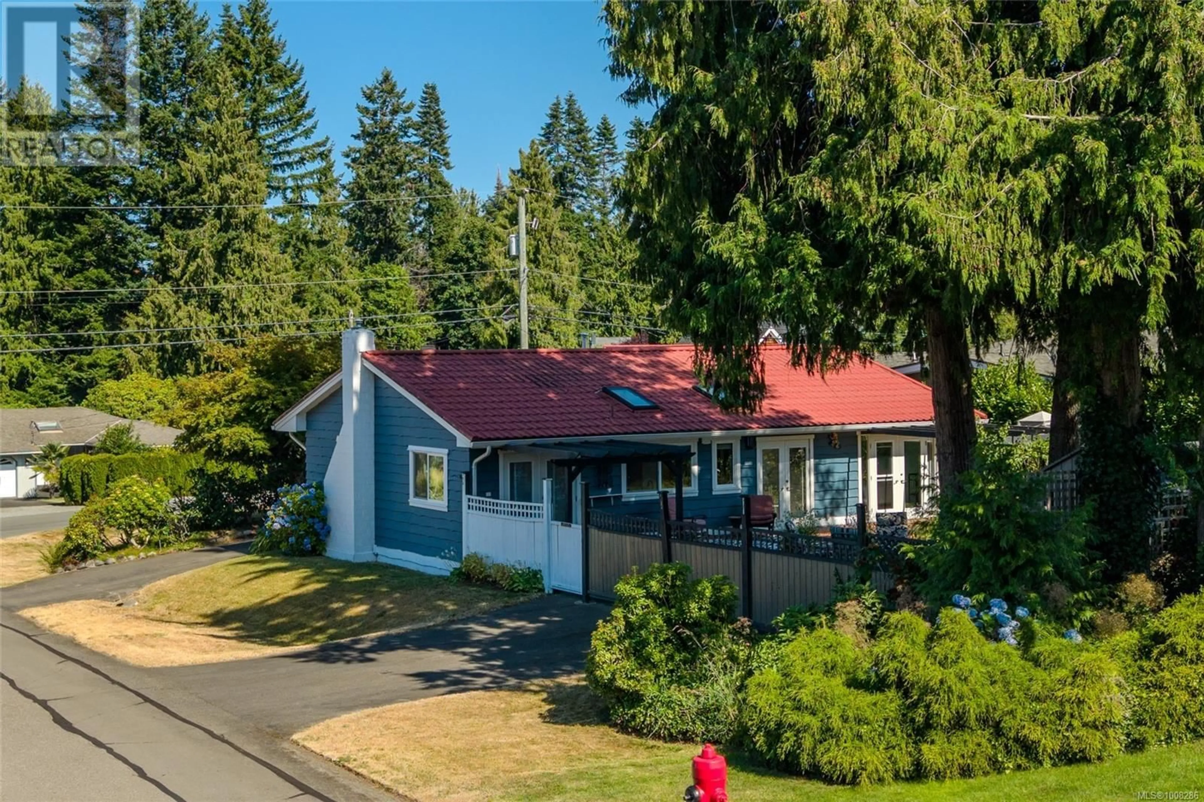 A pic from outside/outdoor area/front of a property/back of a property/a pic from drone, street for 560 EAGLECREST DRIVE, Qualicum Beach British Columbia V9K1E3