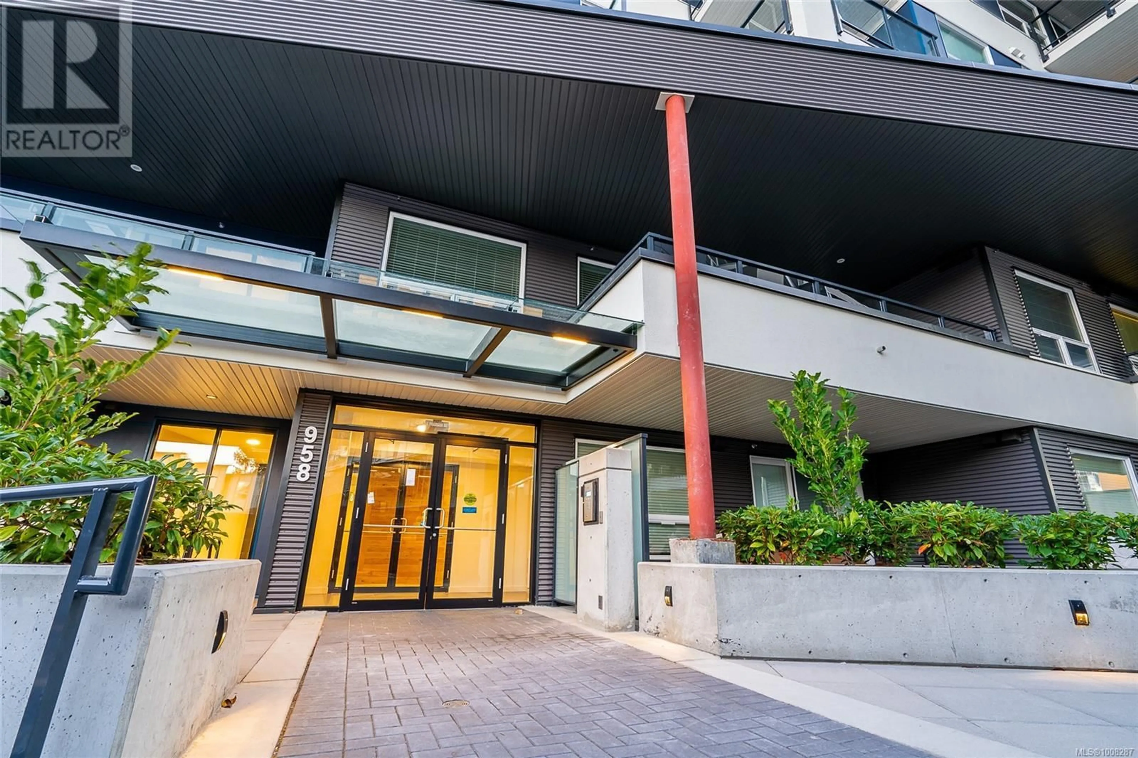 Indoor foyer for 510 - 958 PHAROAH MEWS, Langford British Columbia V9B7A1