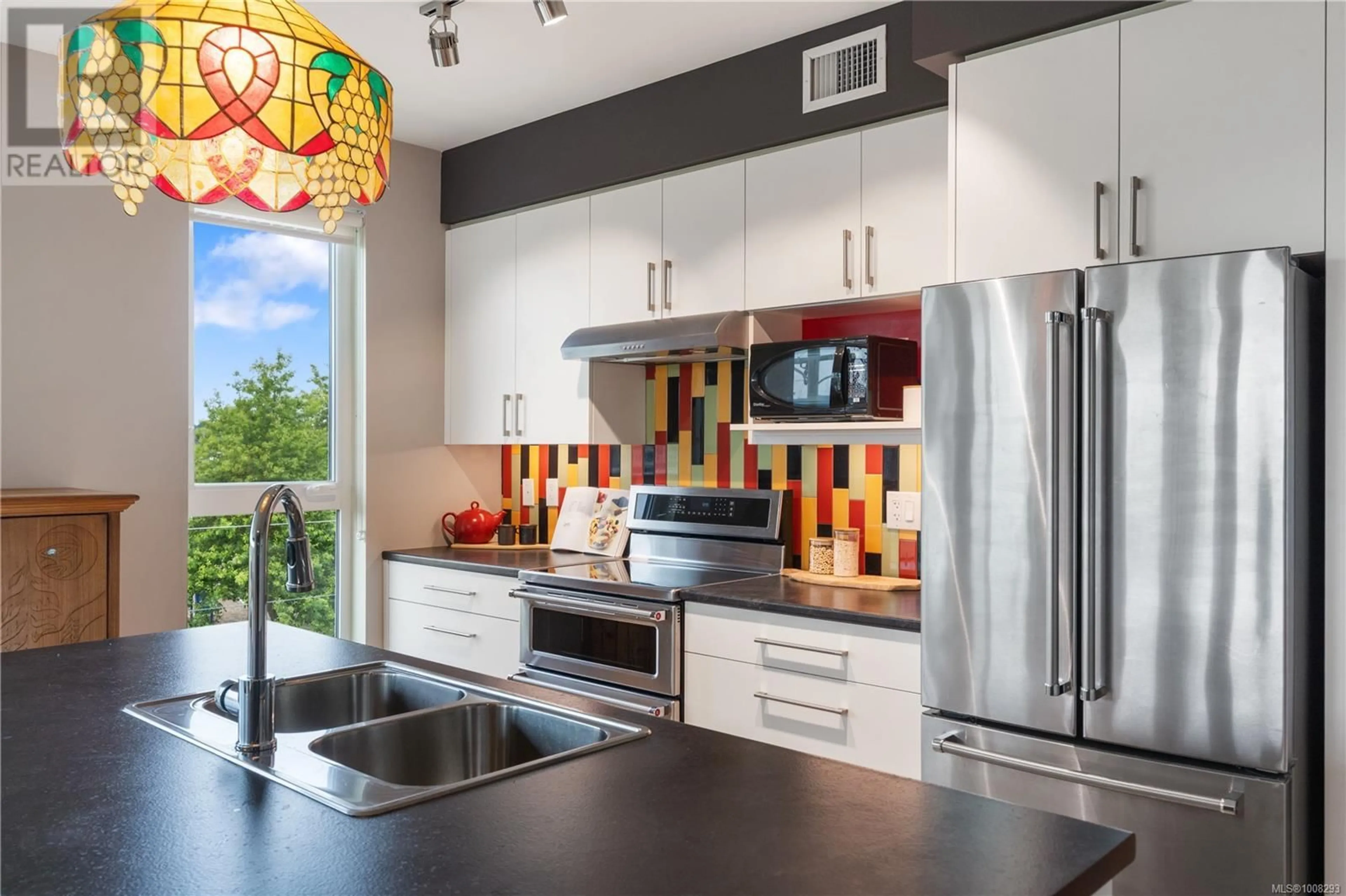 Contemporary kitchen, ceramic/tile floor for 301 - 2319 BRETHOUR AVENUE, Sidney British Columbia V8L2A4