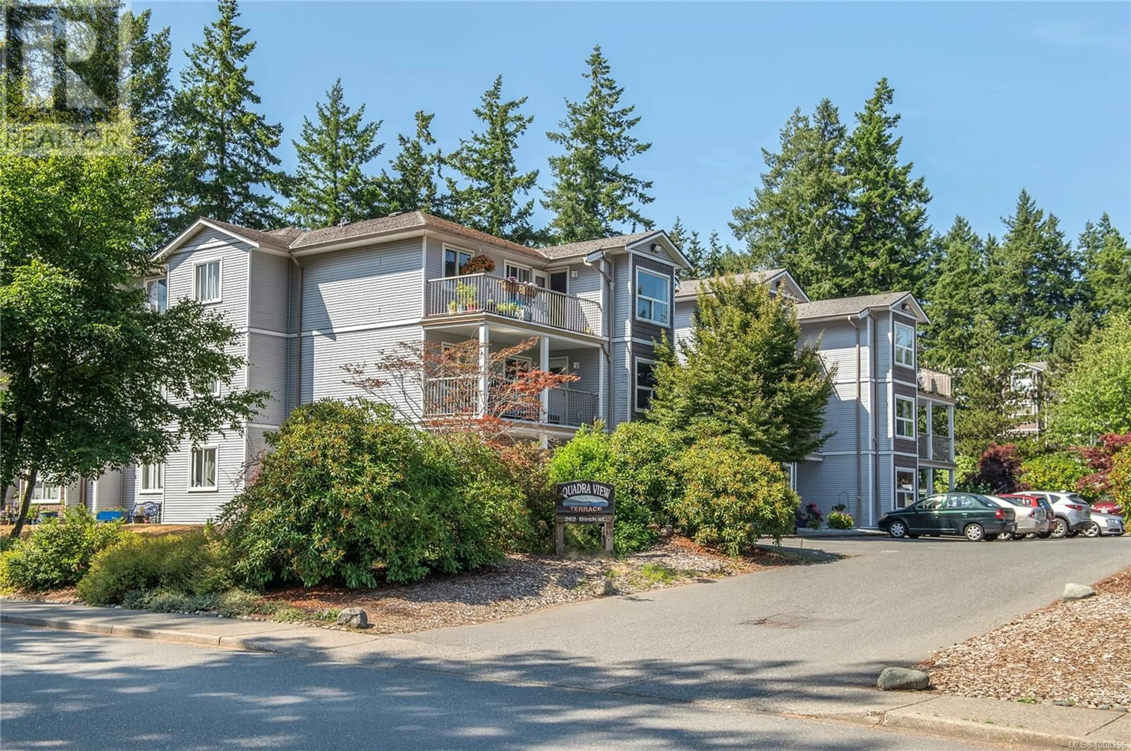Home with vinyl exterior material, street for 104 - 262 BIRCH STREET, Campbell River British Columbia V9W2S3