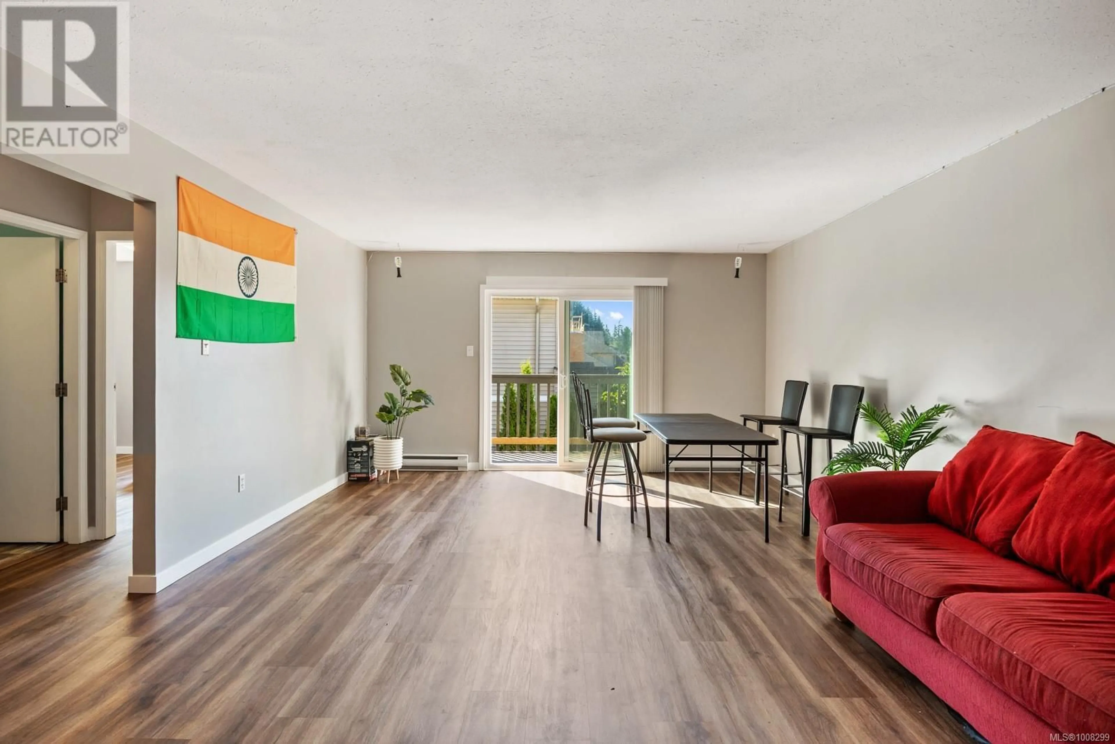Living room with furniture, wood/laminate floor for 223 - 1540 PIERCY AVENUE, Courtenay British Columbia V9N3E9
