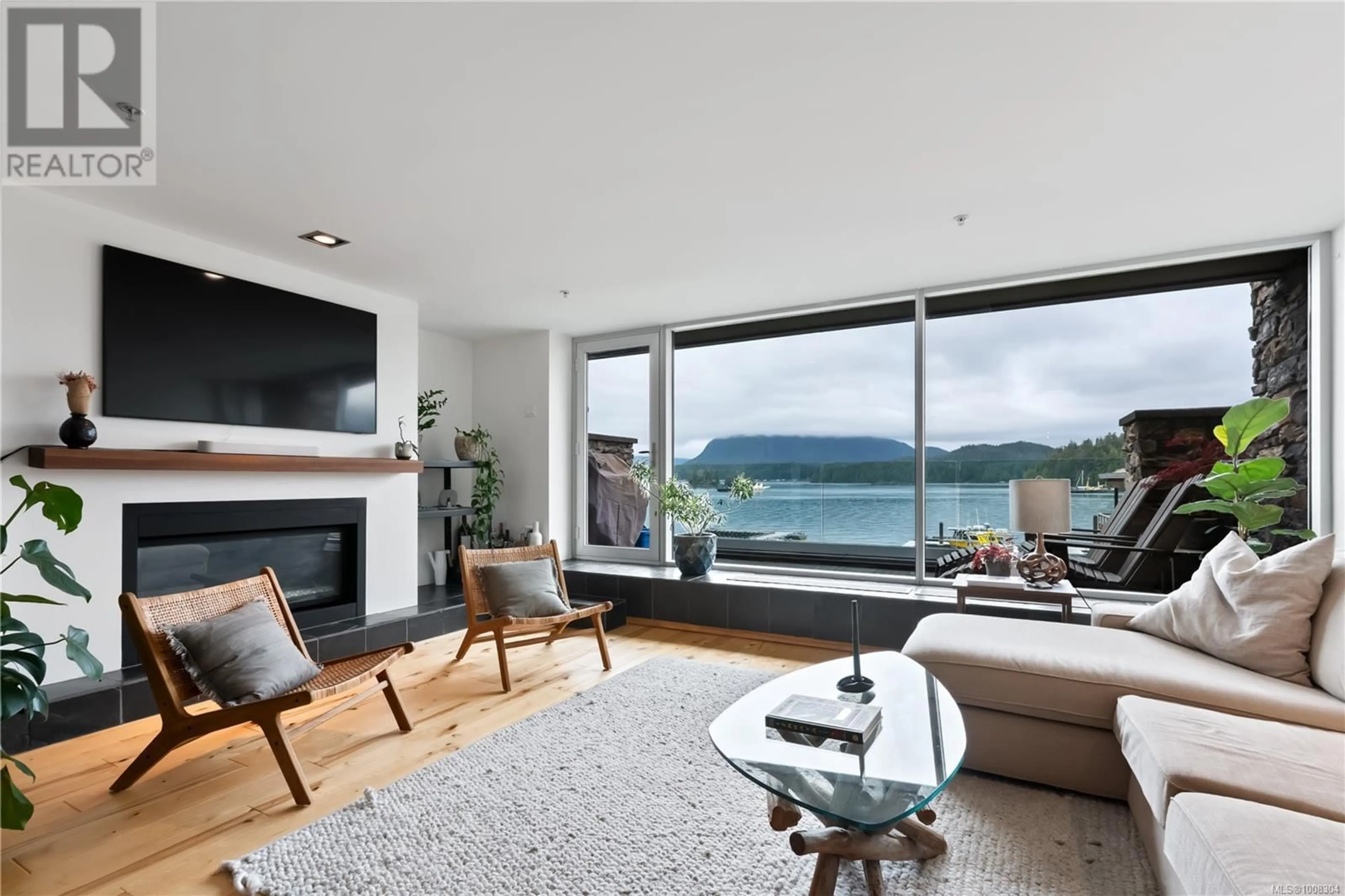 Living room with furniture, unknown for 203 - 368 MAIN STREET, Tofino British Columbia V0R2Z0