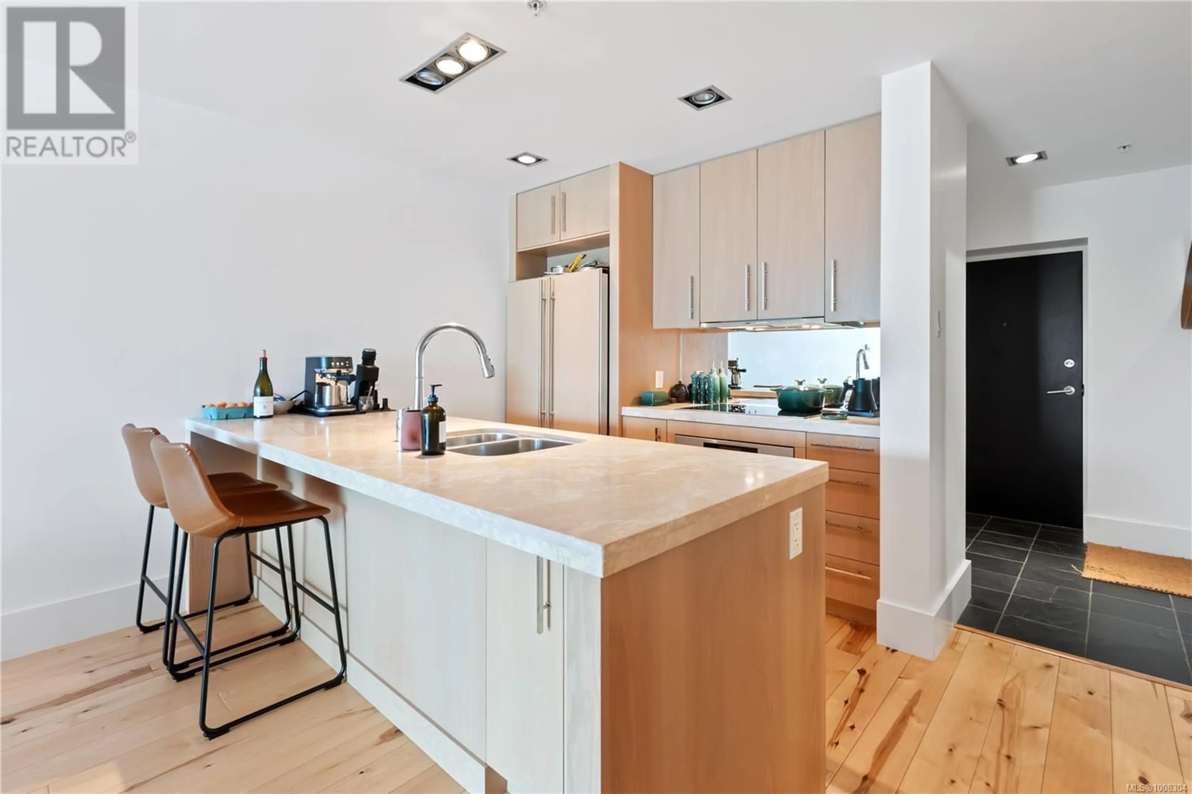 Open concept kitchen, unknown for 203 - 368 MAIN STREET, Tofino British Columbia V0R2Z0