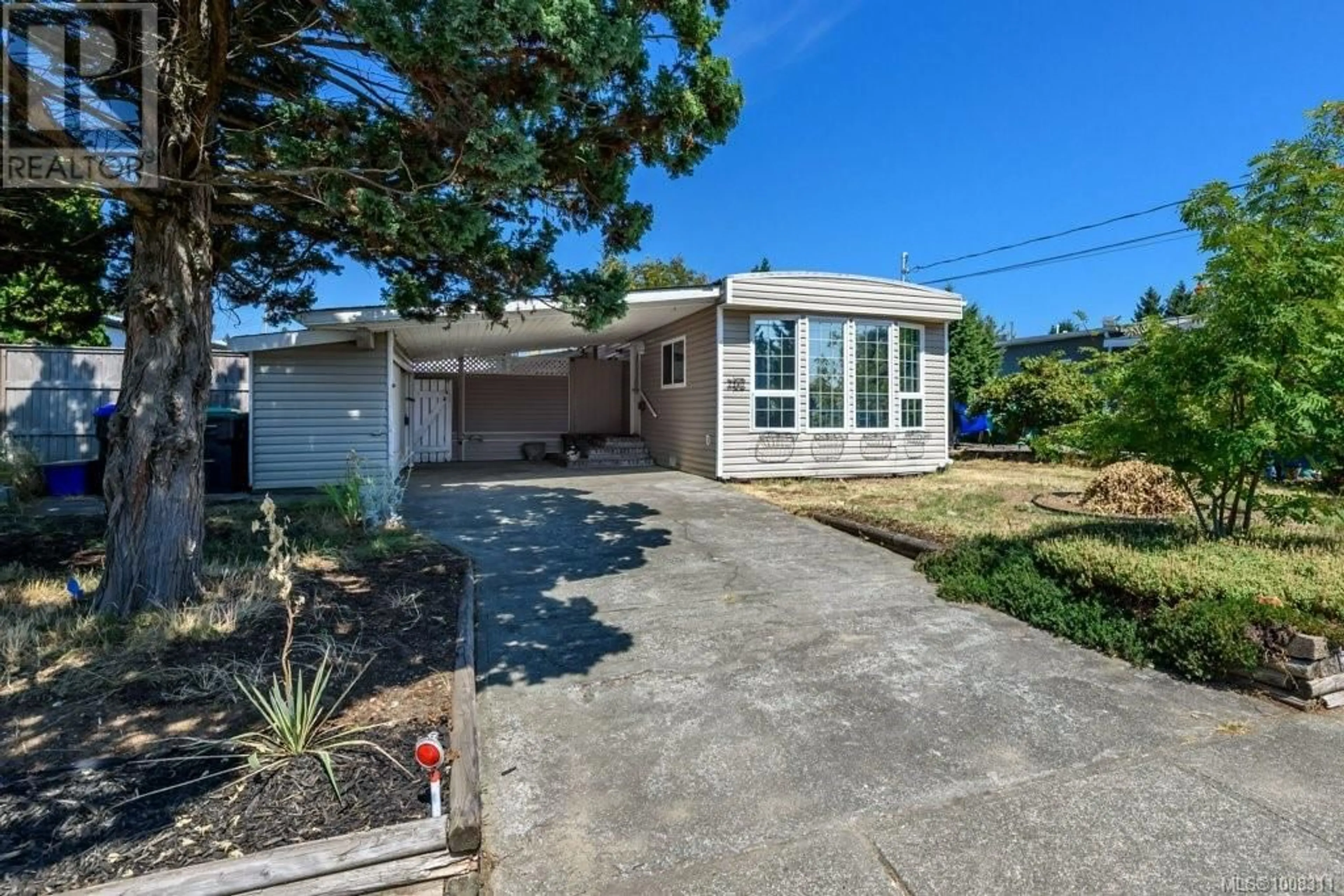 A pic from outside/outdoor area/front of a property/back of a property/a pic from drone, street for 2340 6TH STREET EAST, Courtenay British Columbia V9N7R9