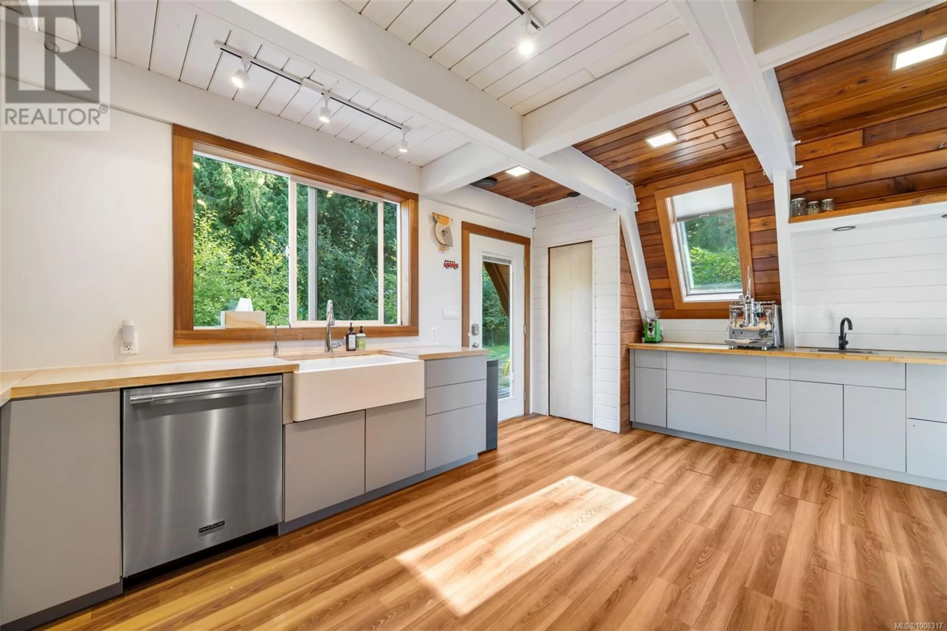 Open concept kitchen, wood/laminate floor for 6101 TIMBERDOODLE ROAD, Sooke British Columbia V9Z0Z9