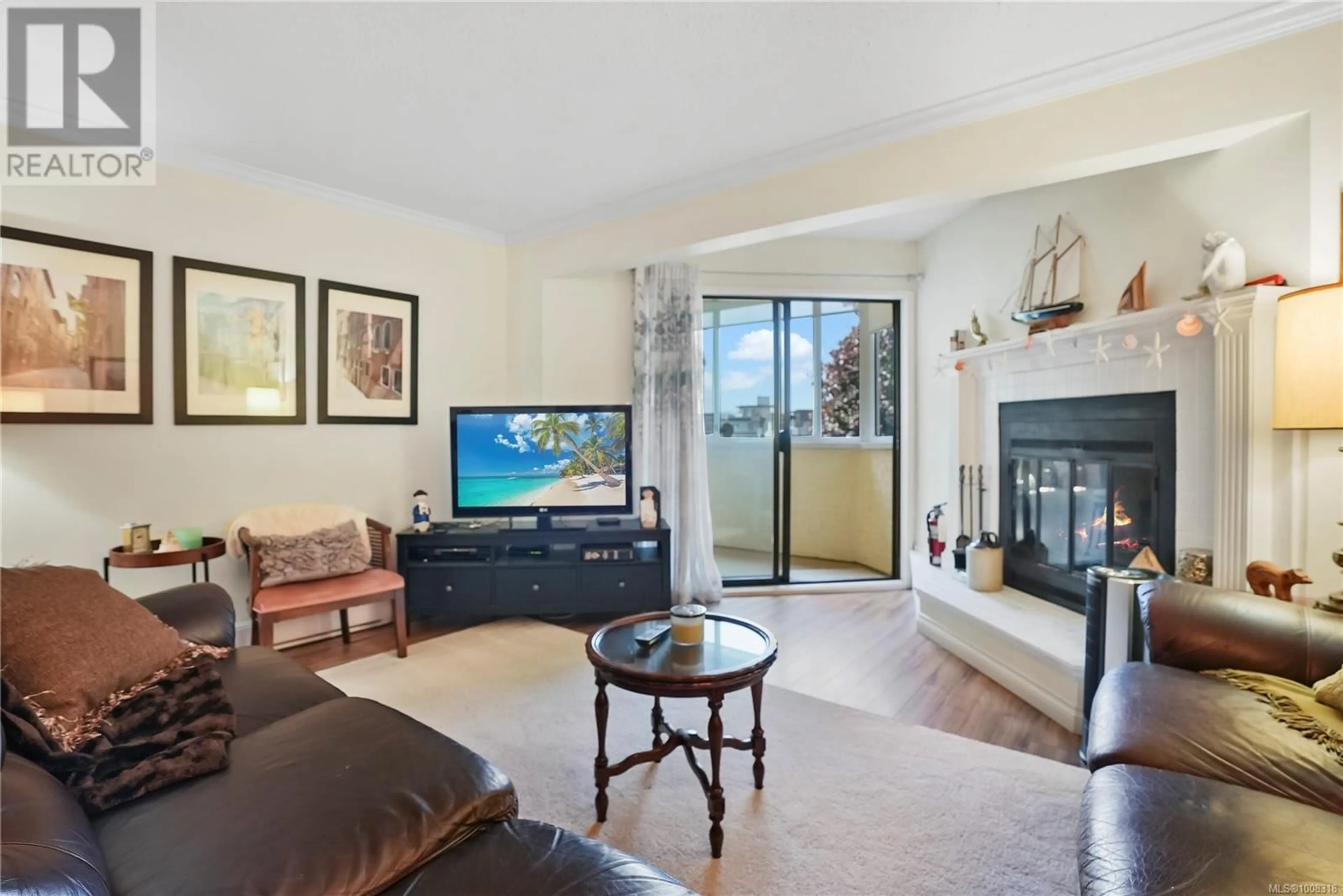 Living room with furniture, unknown for 403 - 9900 FIFTH STREET, Sidney British Columbia V8L2X3