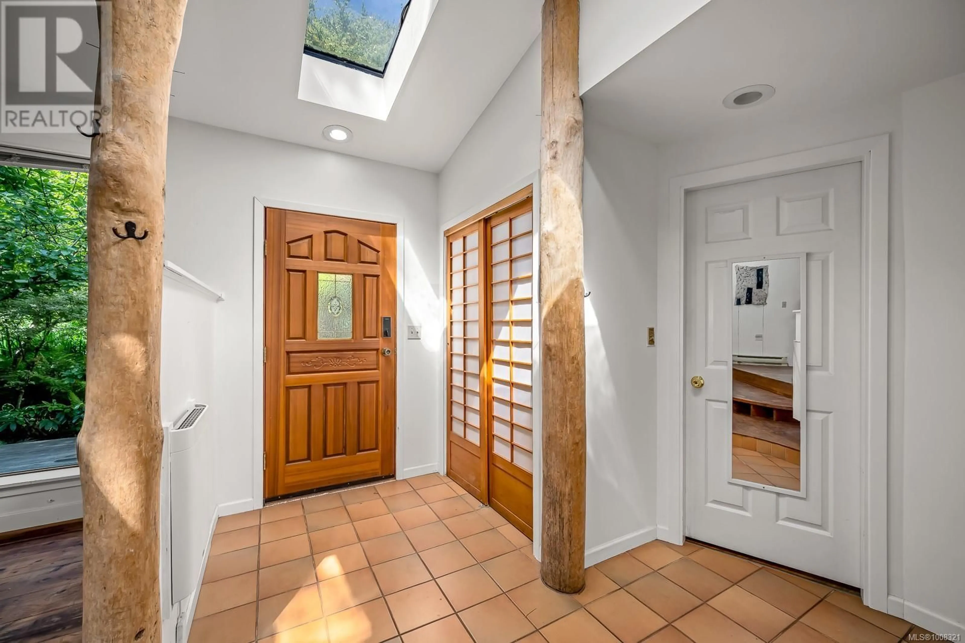 Indoor entryway for 7735 CENTRAL ROAD, Hornby Island British Columbia V0R1Z0