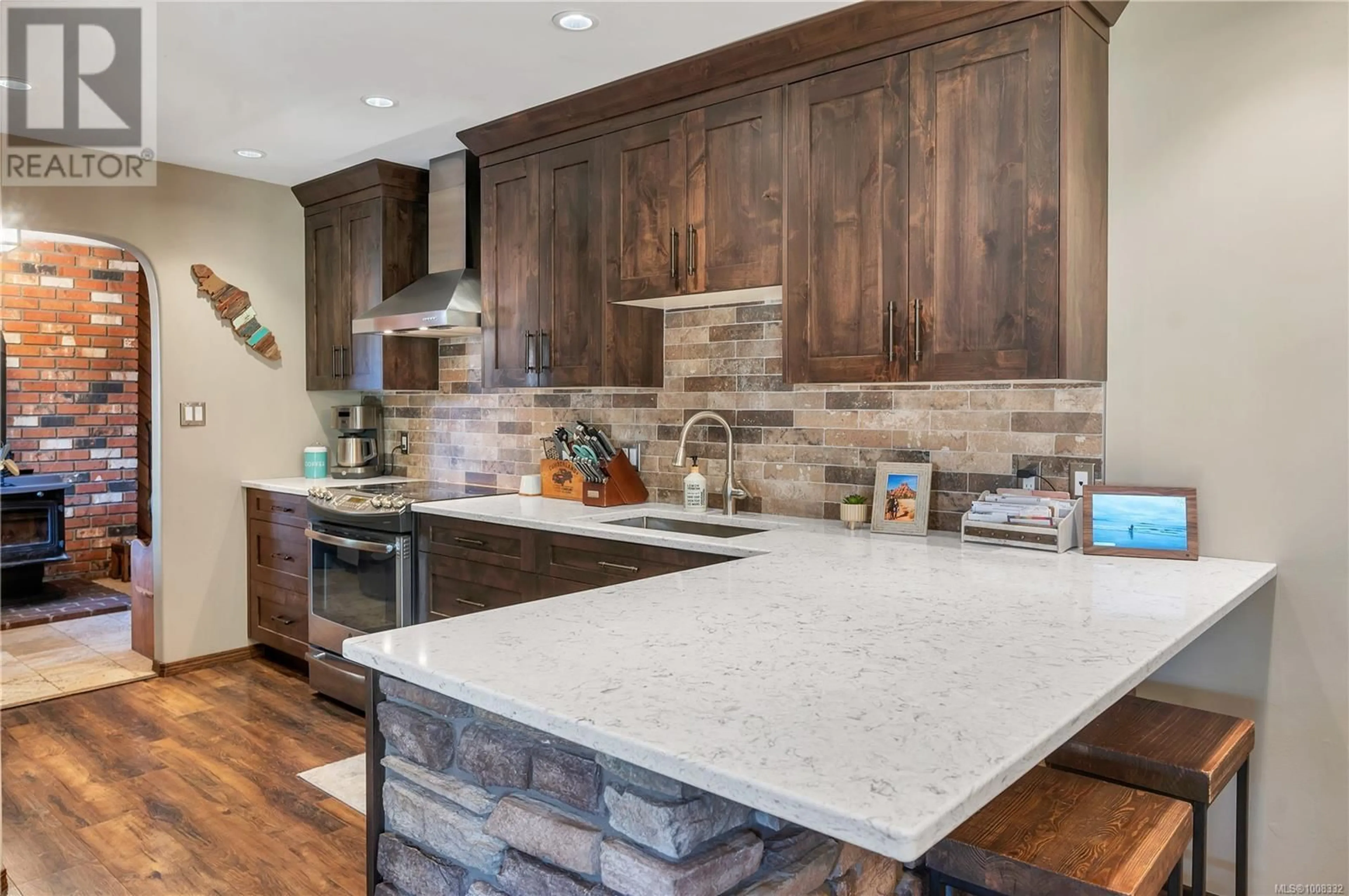 Contemporary kitchen, ceramic/tile floor for 682 HOLLAND PLACE, Campbell River British Columbia V9W5N8