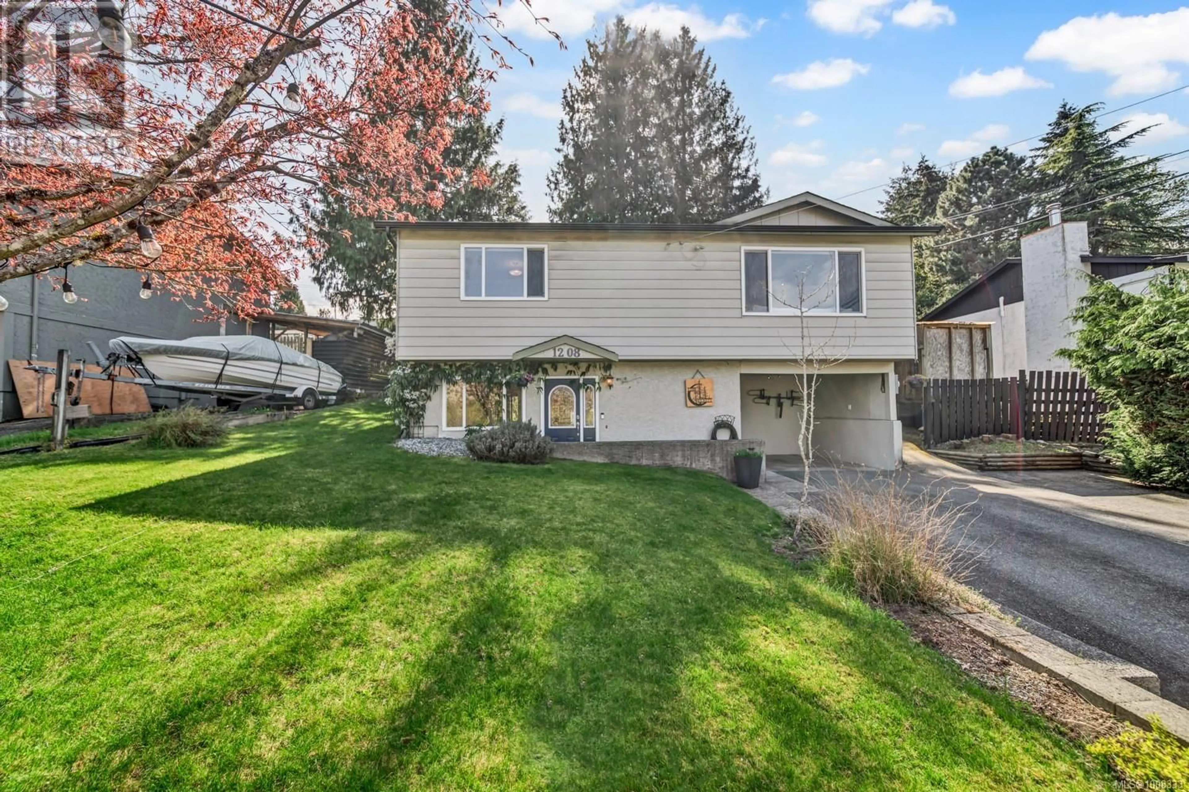 Home with vinyl exterior material, street for 1208 CLOKE ROAD, Ladysmith British Columbia V9G1P8