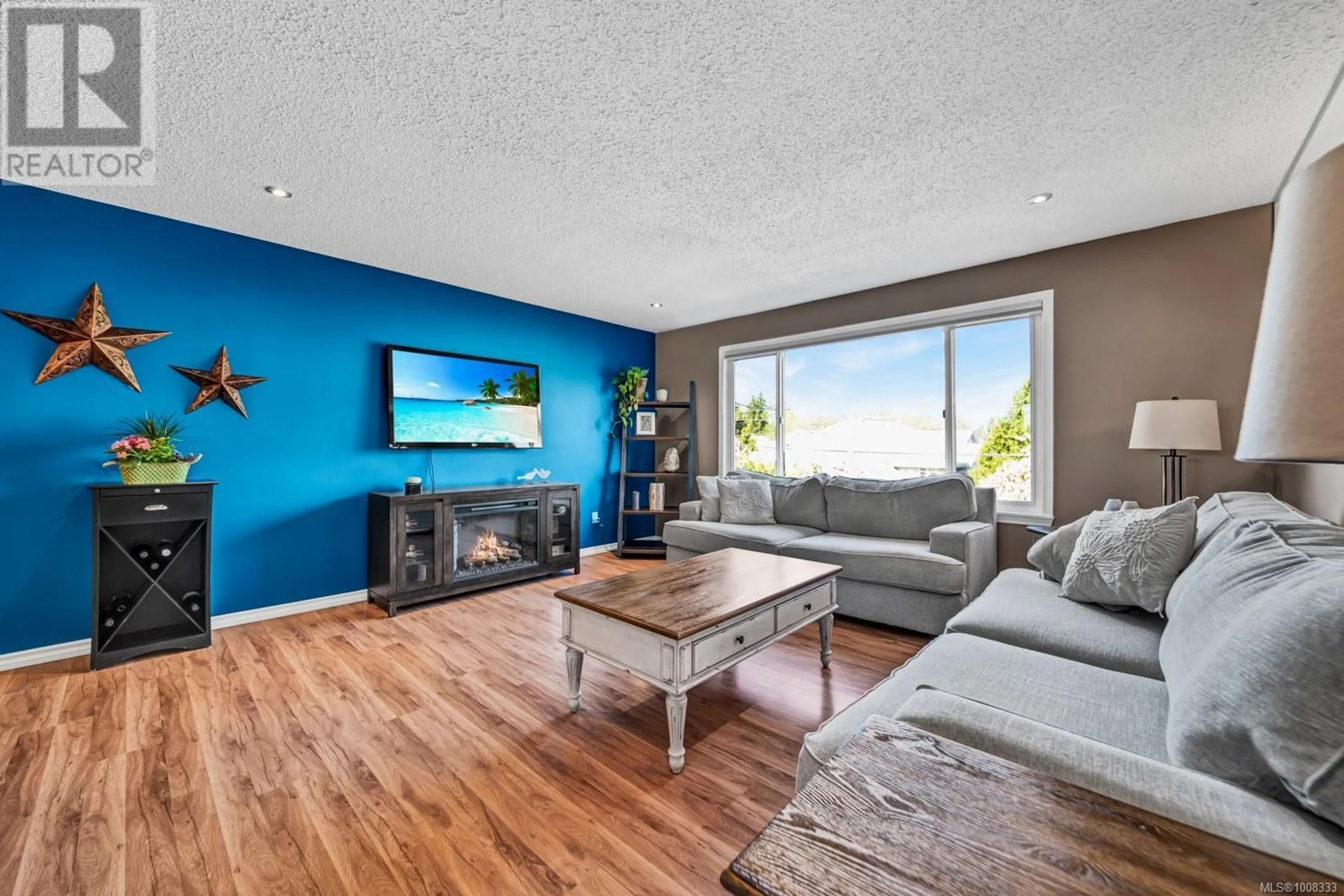 Living room with furniture, wood/laminate floor for 1208 CLOKE ROAD, Ladysmith British Columbia V9G1P8