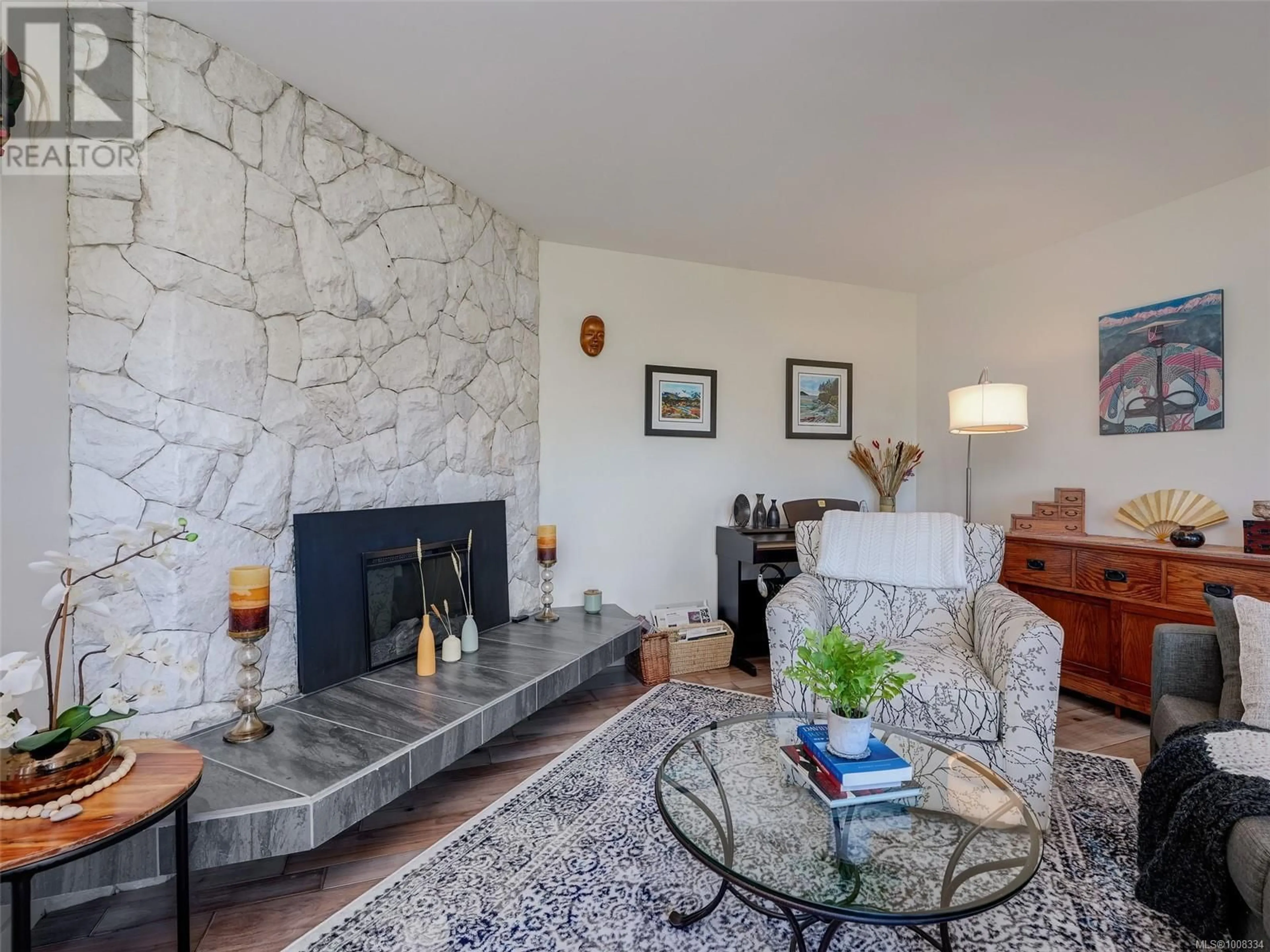 Living room with furniture, unknown for 1099 MARIN PARK DRIVE, Central Saanich British Columbia V8M1E8