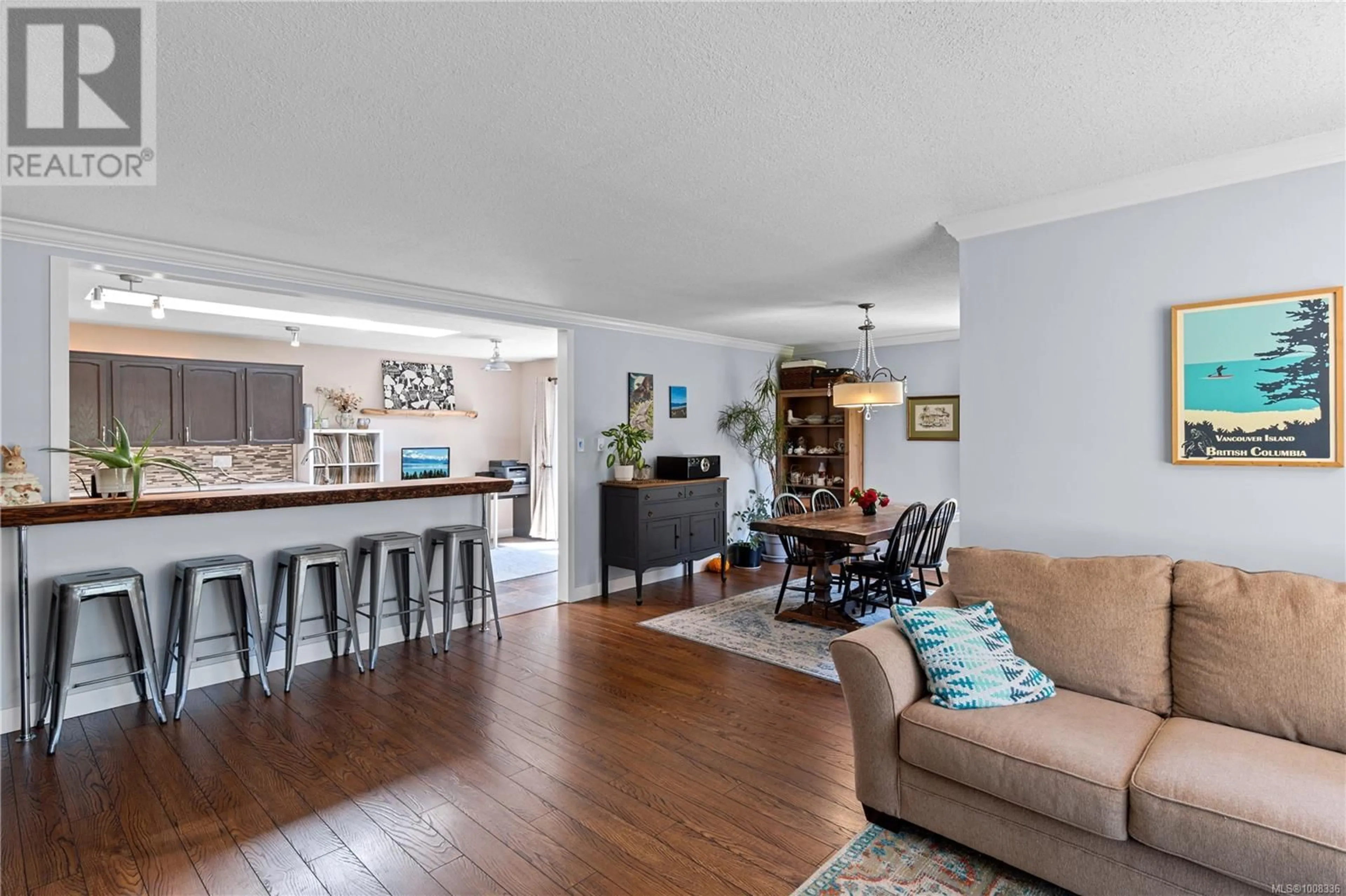 Open concept kitchen, wood/laminate floor for 667 TAMARACK DRIVE, Qualicum Beach British Columbia V9K1A8
