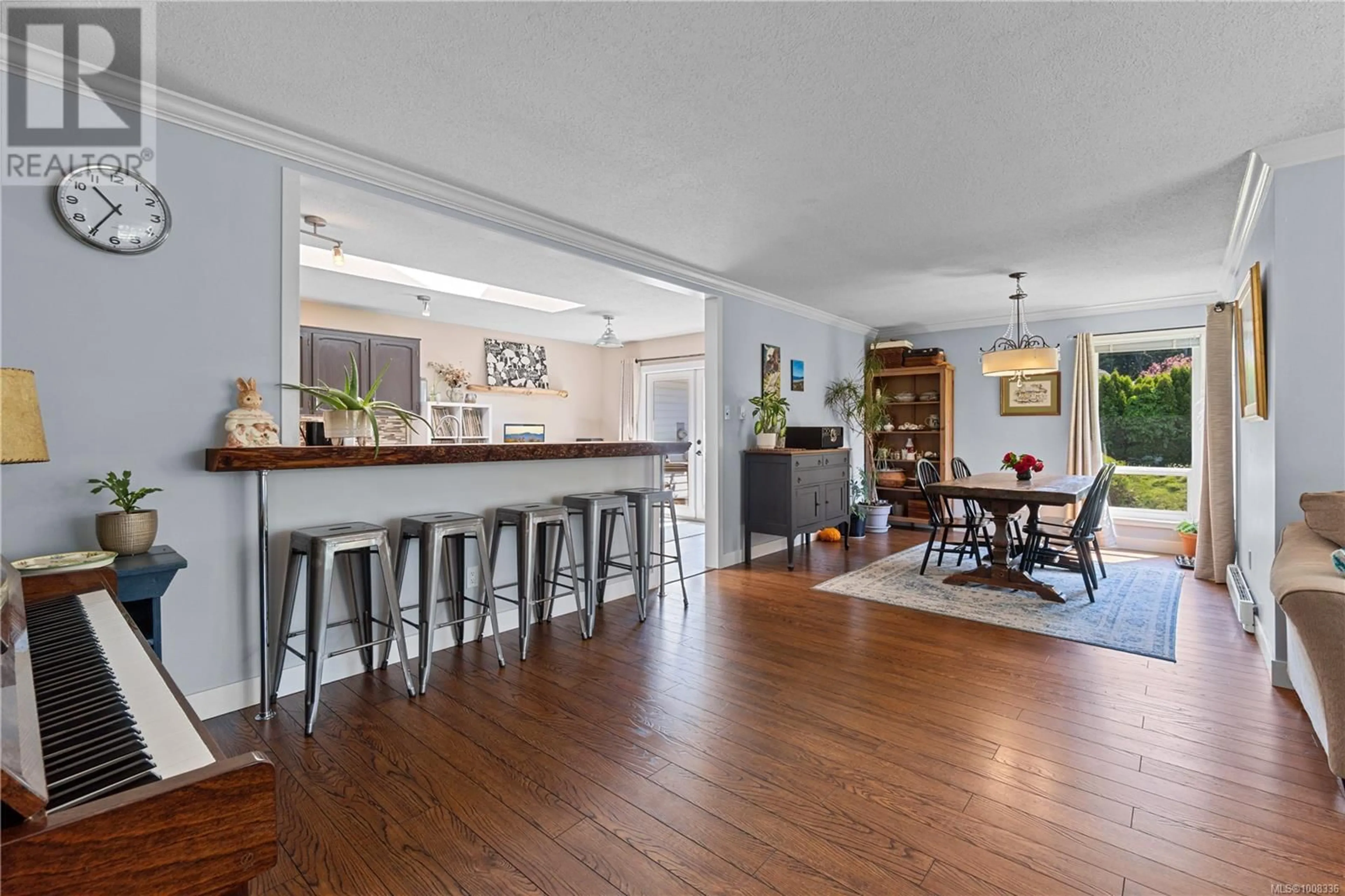Open concept kitchen, wood/laminate floor for 667 TAMARACK DRIVE, Qualicum Beach British Columbia V9K1A8