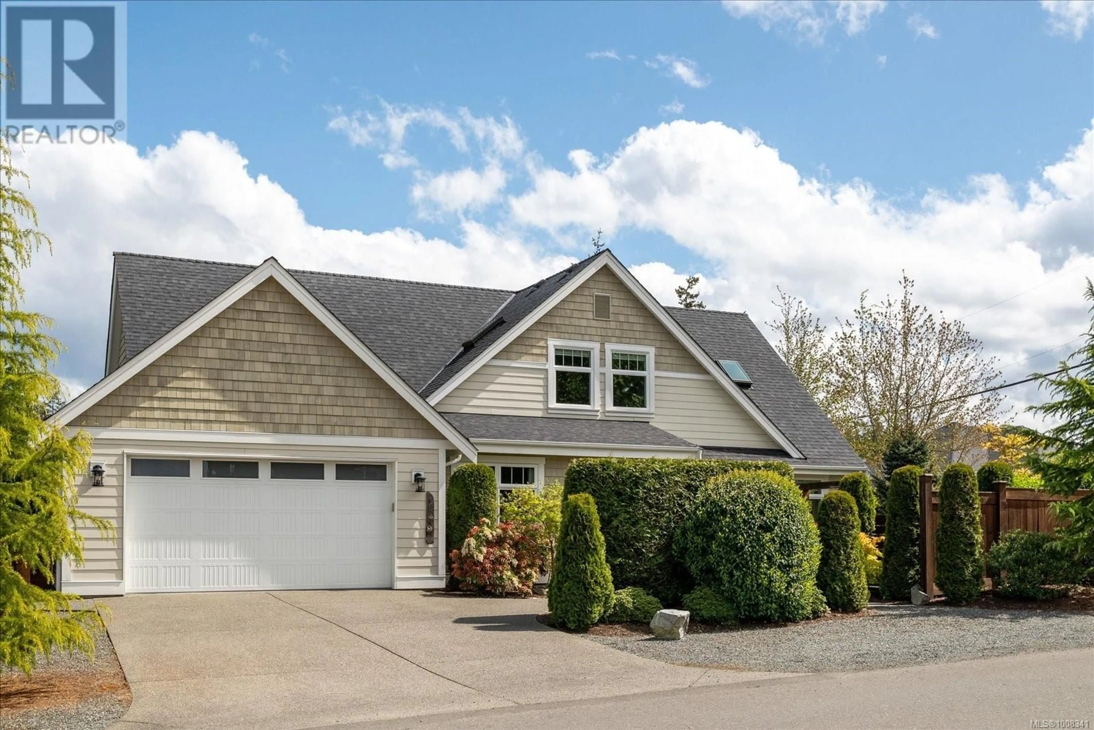 Home with vinyl exterior material, street for 672 LOWRY'S ROAD, Parksville British Columbia V9P2R6