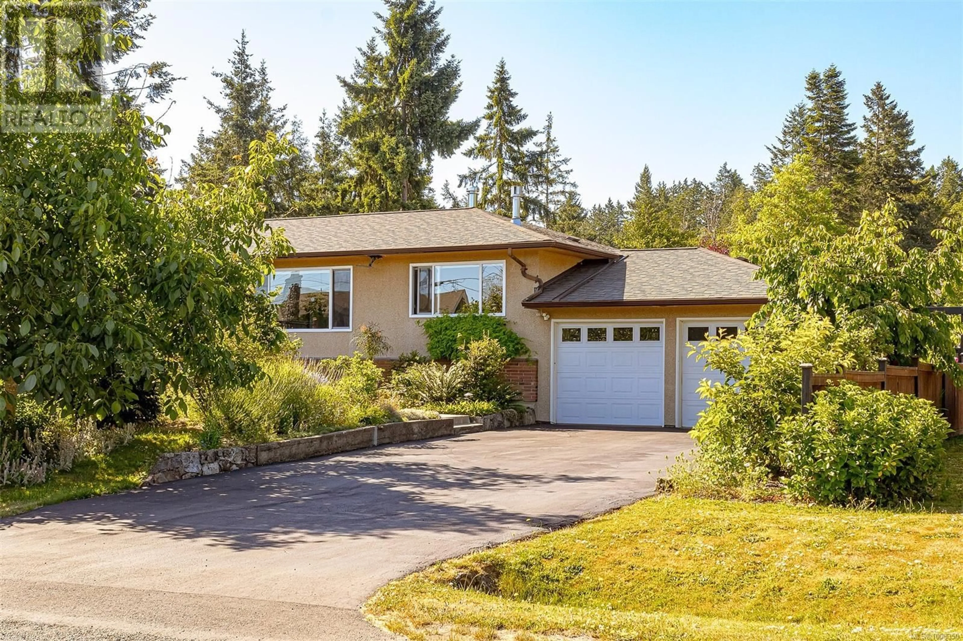 Home with vinyl exterior material, street for 1961 HOVEY ROAD, Central Saanich British Columbia V8M1V8