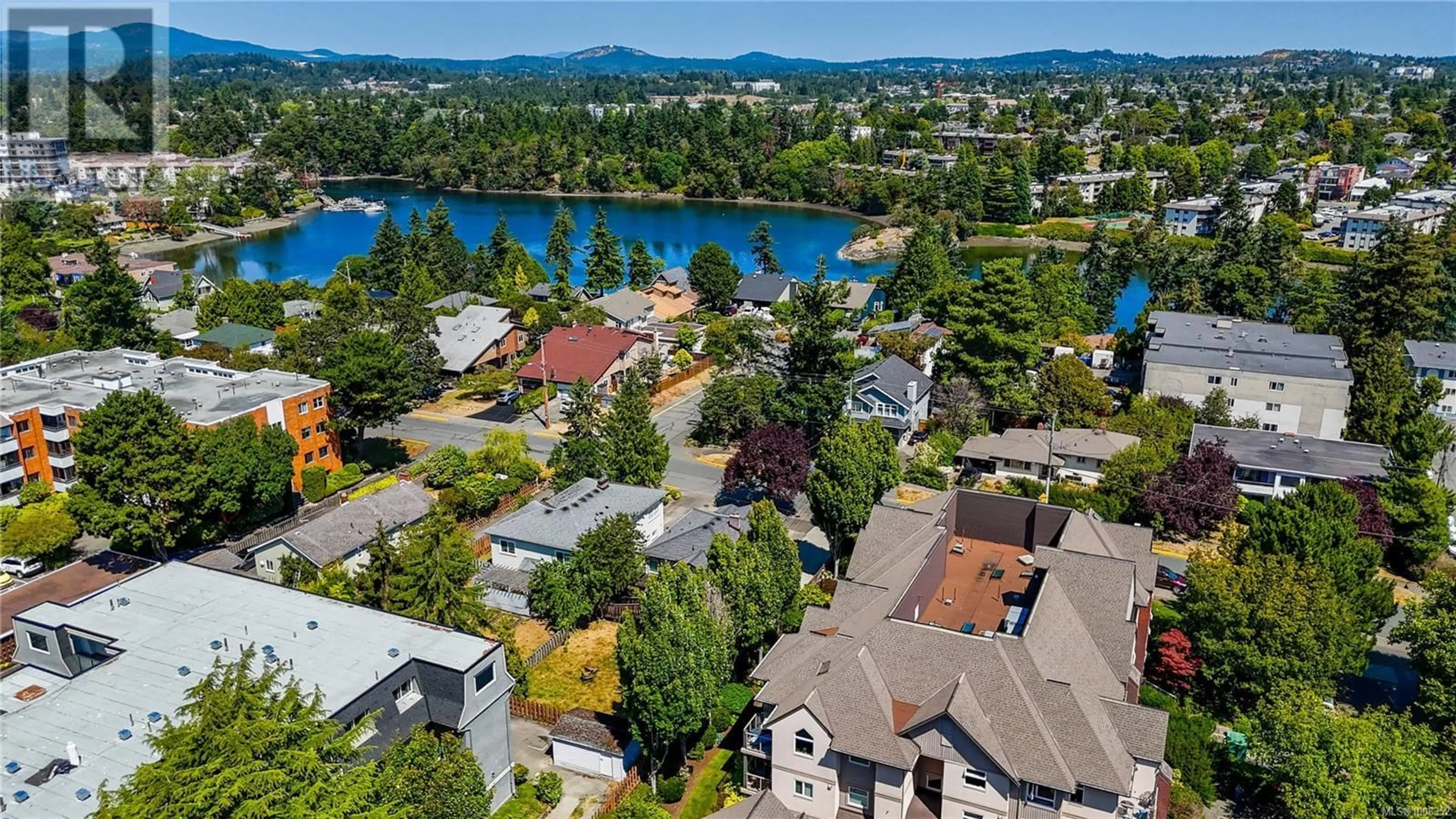 A pic from outside/outdoor area/front of a property/back of a property/a pic from drone, water/lake/river/ocean view for 204 - 835 SELKIRK AVENUE, Esquimalt British Columbia V9A2T7