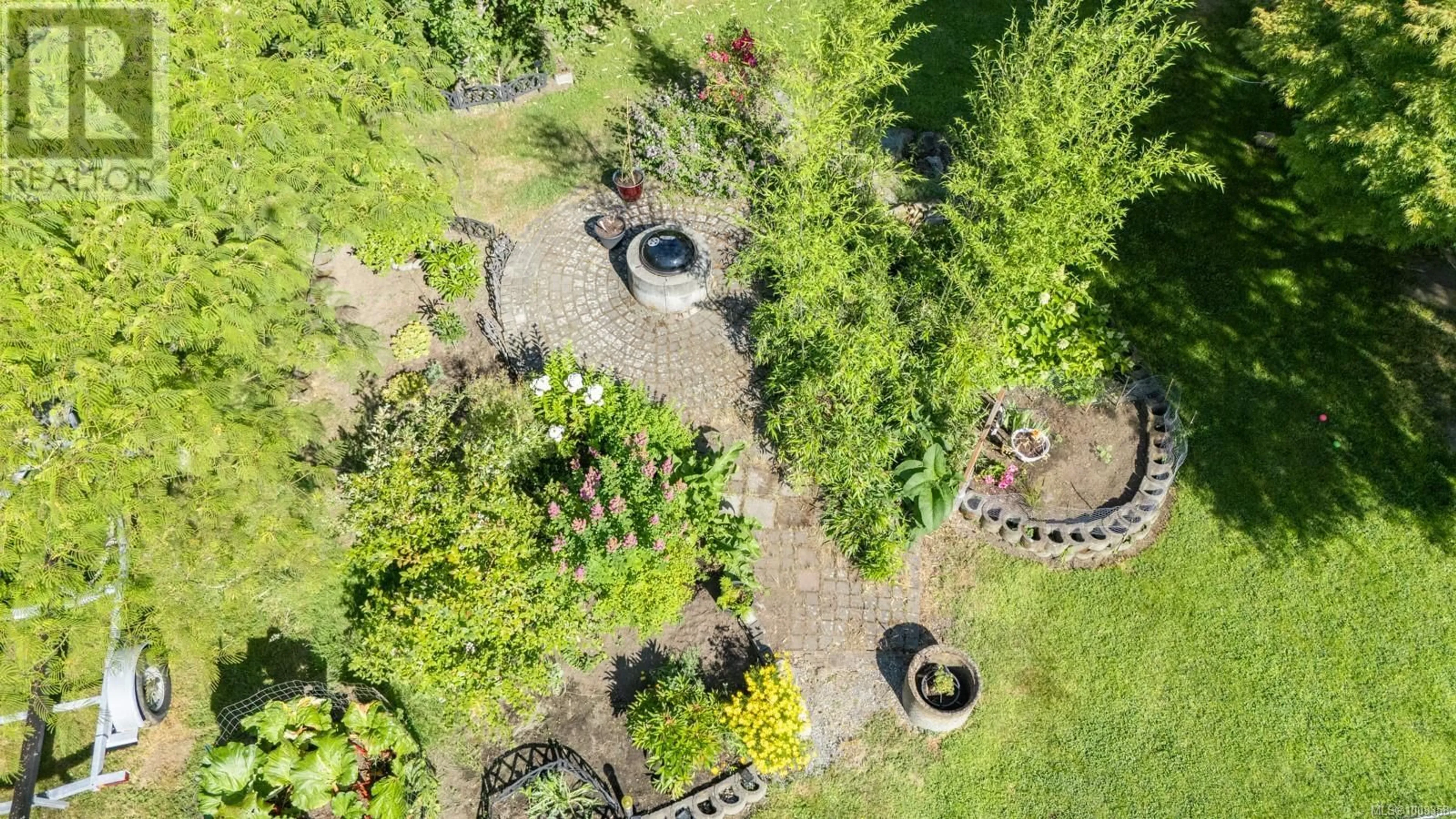 A pic from outside/outdoor area/front of a property/back of a property/a pic from drone, forest/trees view for 1616 MEREDITH ROAD, Nanaimo British Columbia V9S2M2