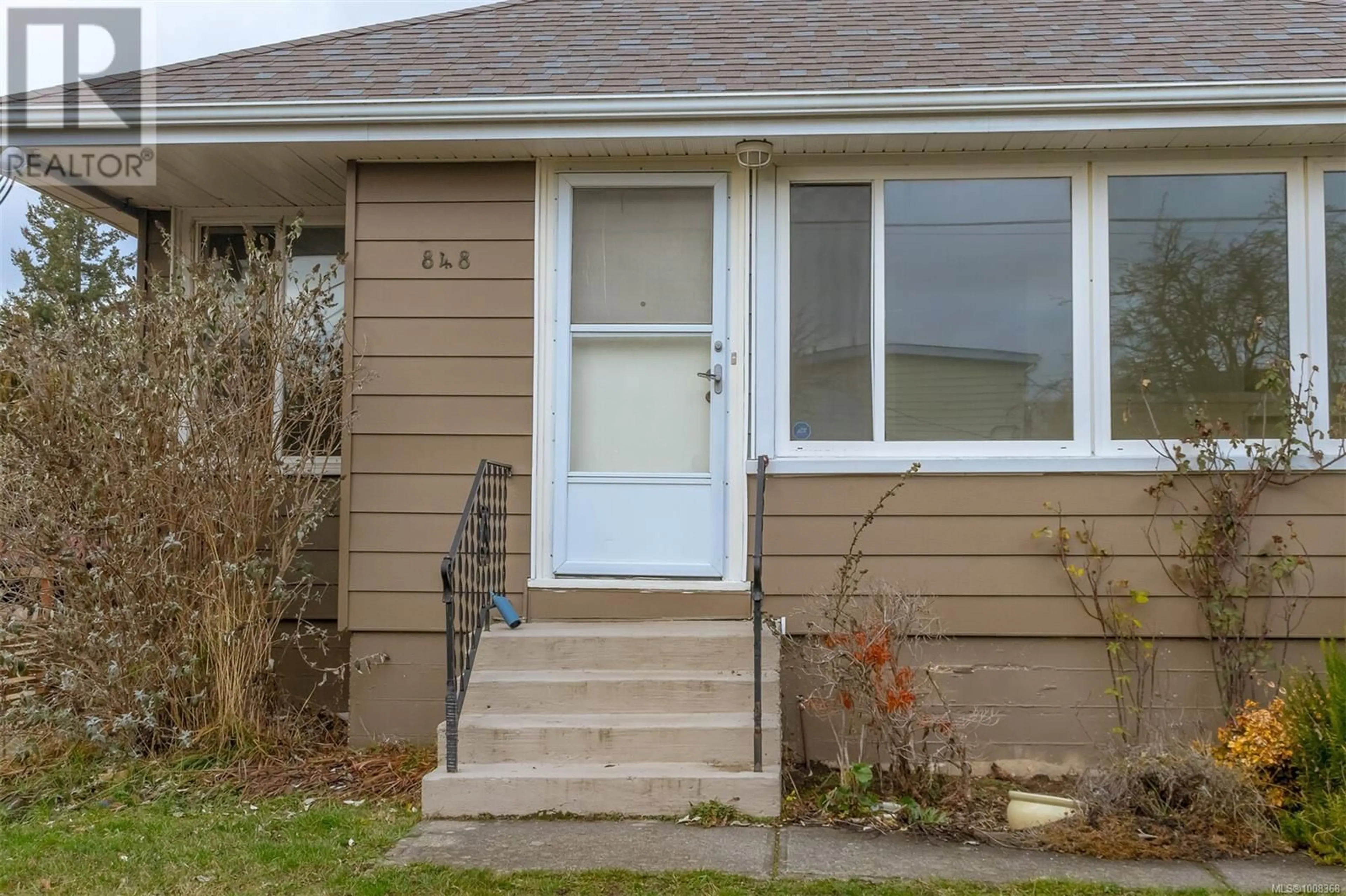 Home with vinyl exterior material, street for 848 REED STREET, Victoria British Columbia V8X2P2