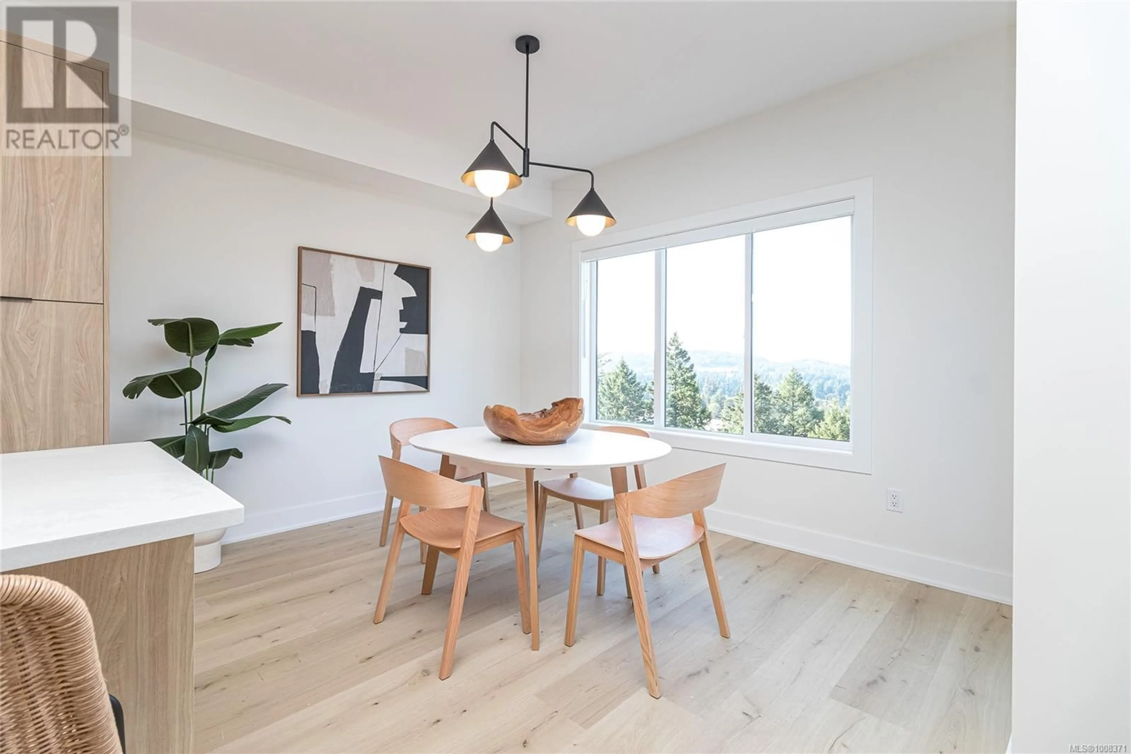 Dining room, wood/laminate floor for 1445 DOLOMITE RIDGE, Langford British Columbia V0V0V0