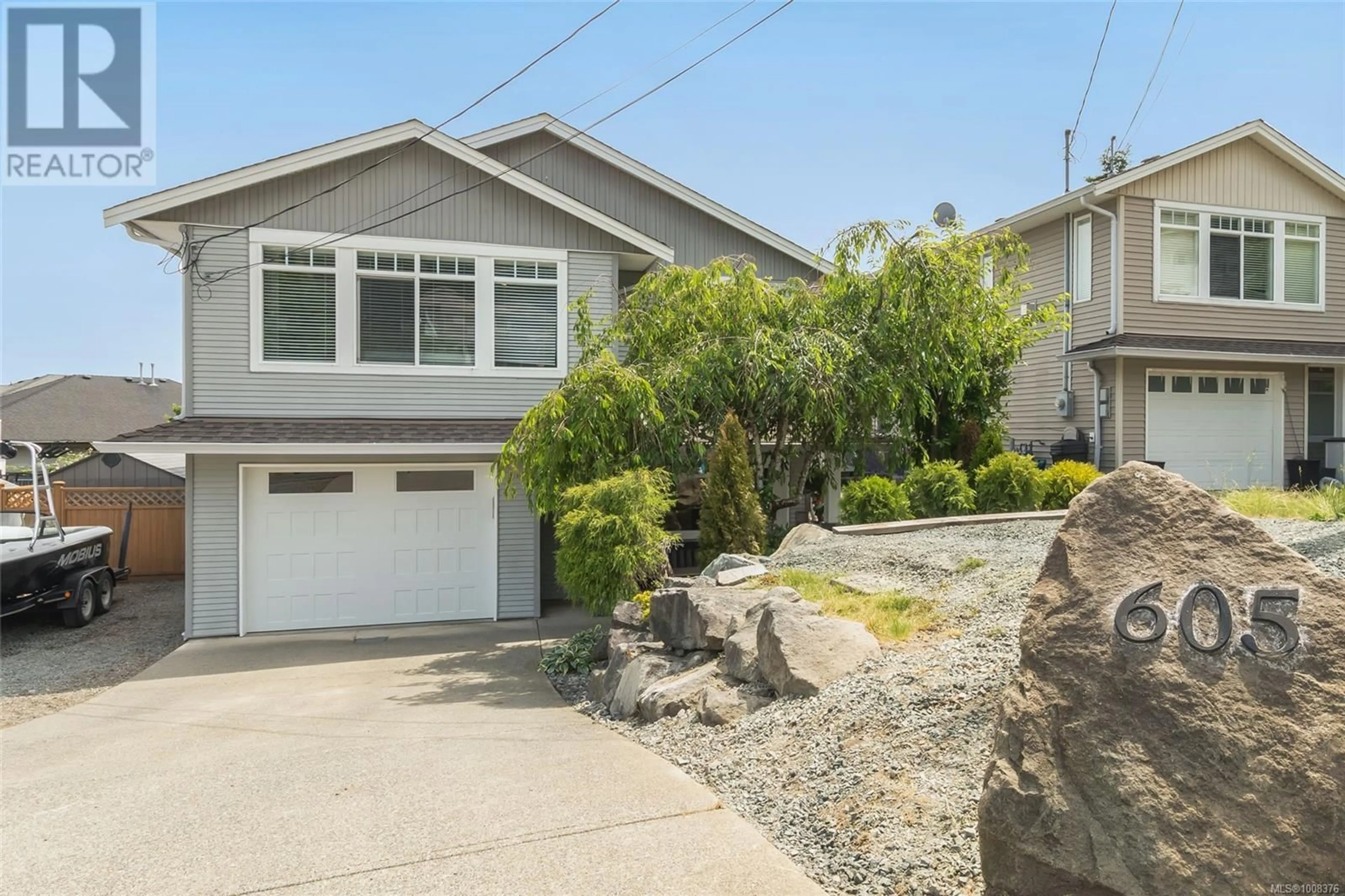 Home with vinyl exterior material, street for 605 CRAIG ROAD, Ladysmith British Columbia V9G1W1
