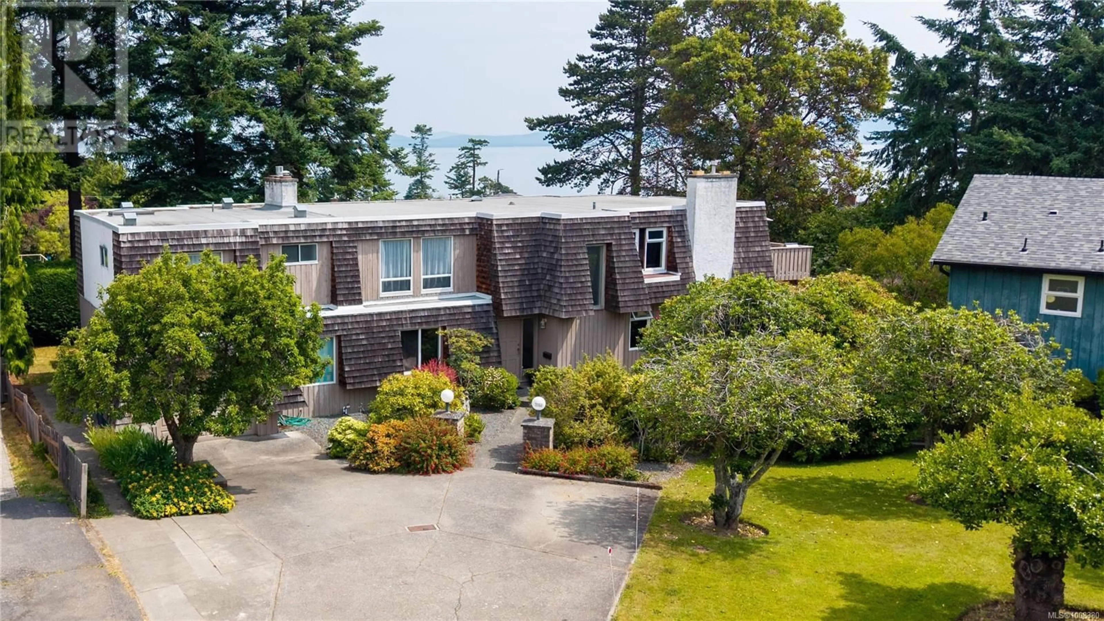 A pic from outside/outdoor area/front of a property/back of a property/a pic from drone, unknown for 2059 SALTAIR PLACE, Saanich British Columbia V8N4S4