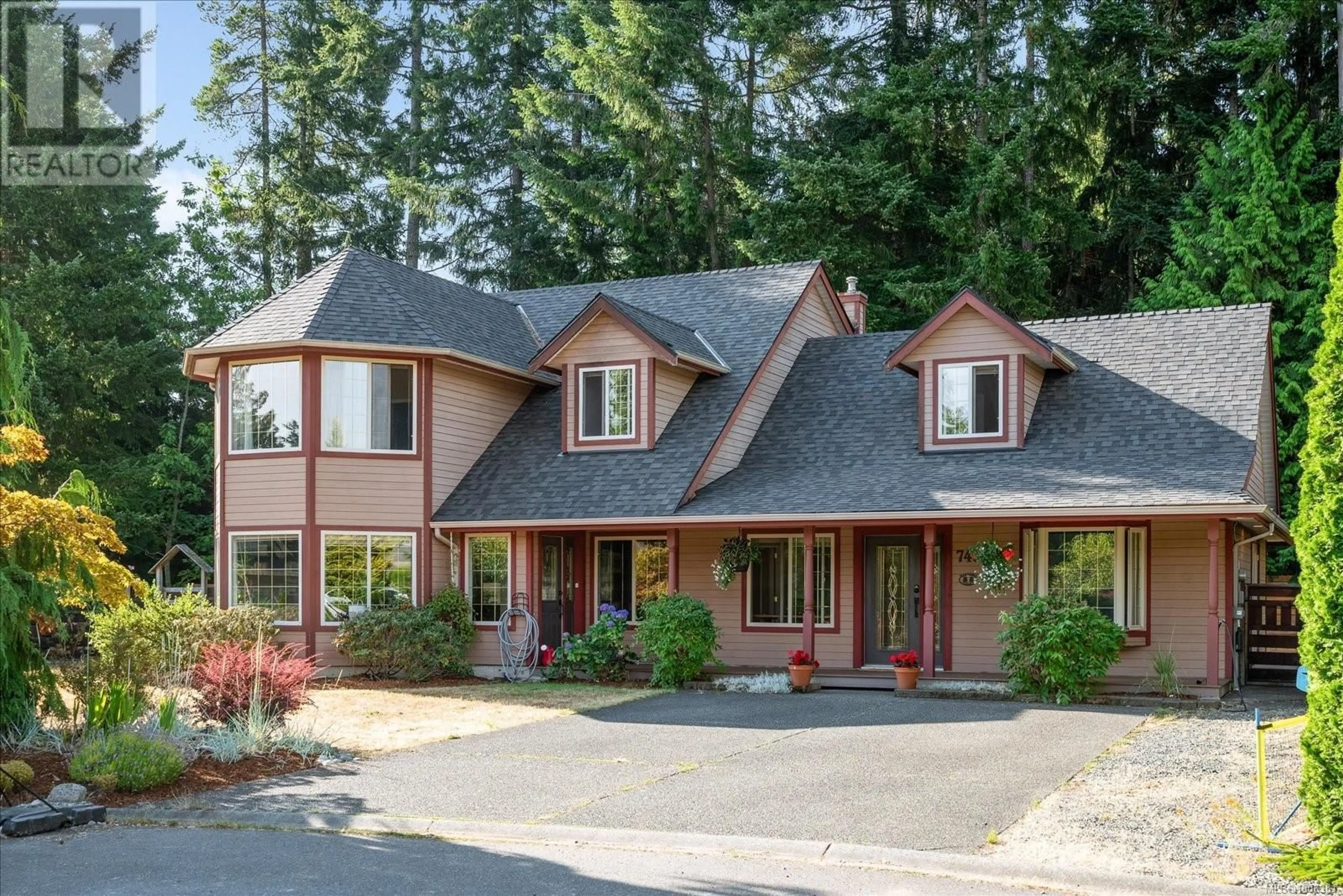 Home with vinyl exterior material, street for 749 REDWOOD DRIVE, Qualicum Beach British Columbia V9K2J2