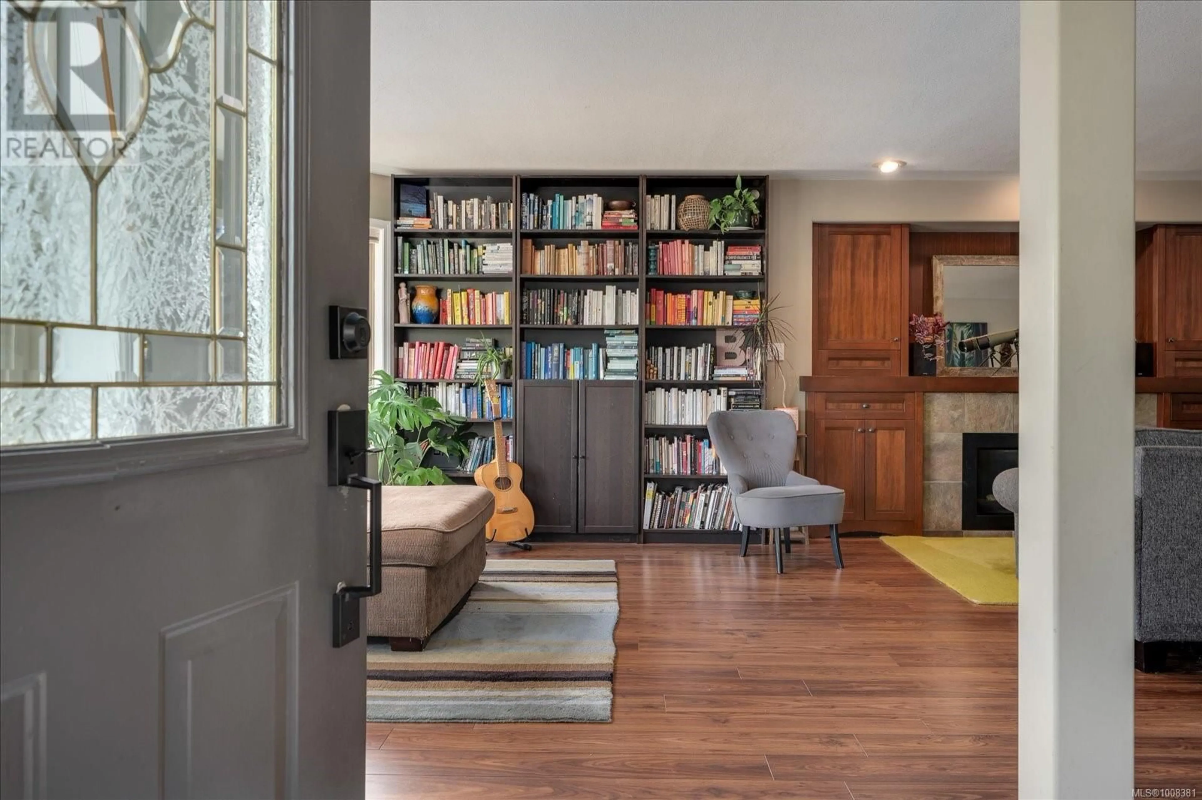 Indoor entryway for 749 REDWOOD DRIVE, Qualicum Beach British Columbia V9K2J2