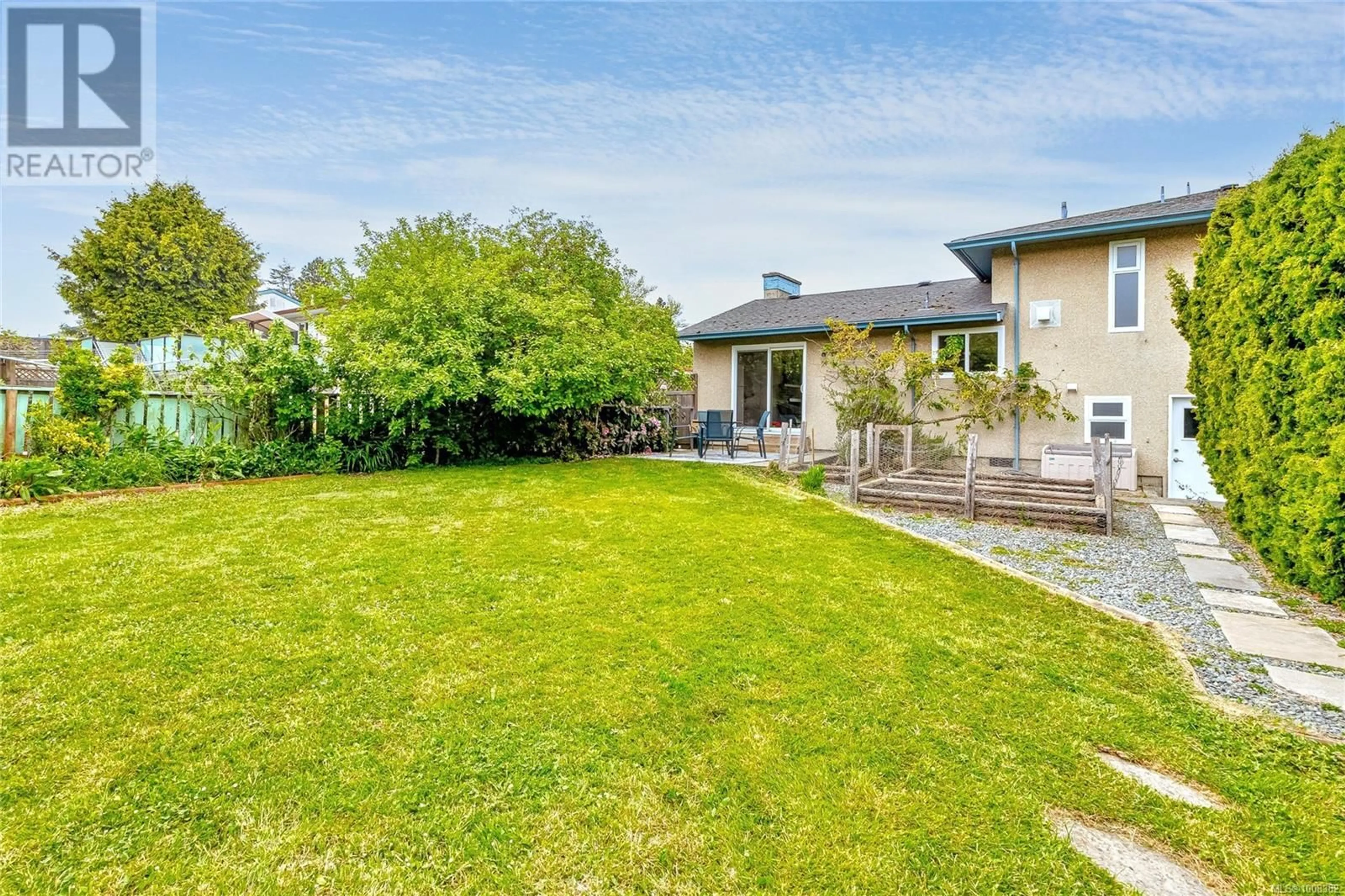 A pic from outside/outdoor area/front of a property/back of a property/a pic from drone, unknown for 3931 ANSELL ROAD, Saanich British Columbia V8P4W1