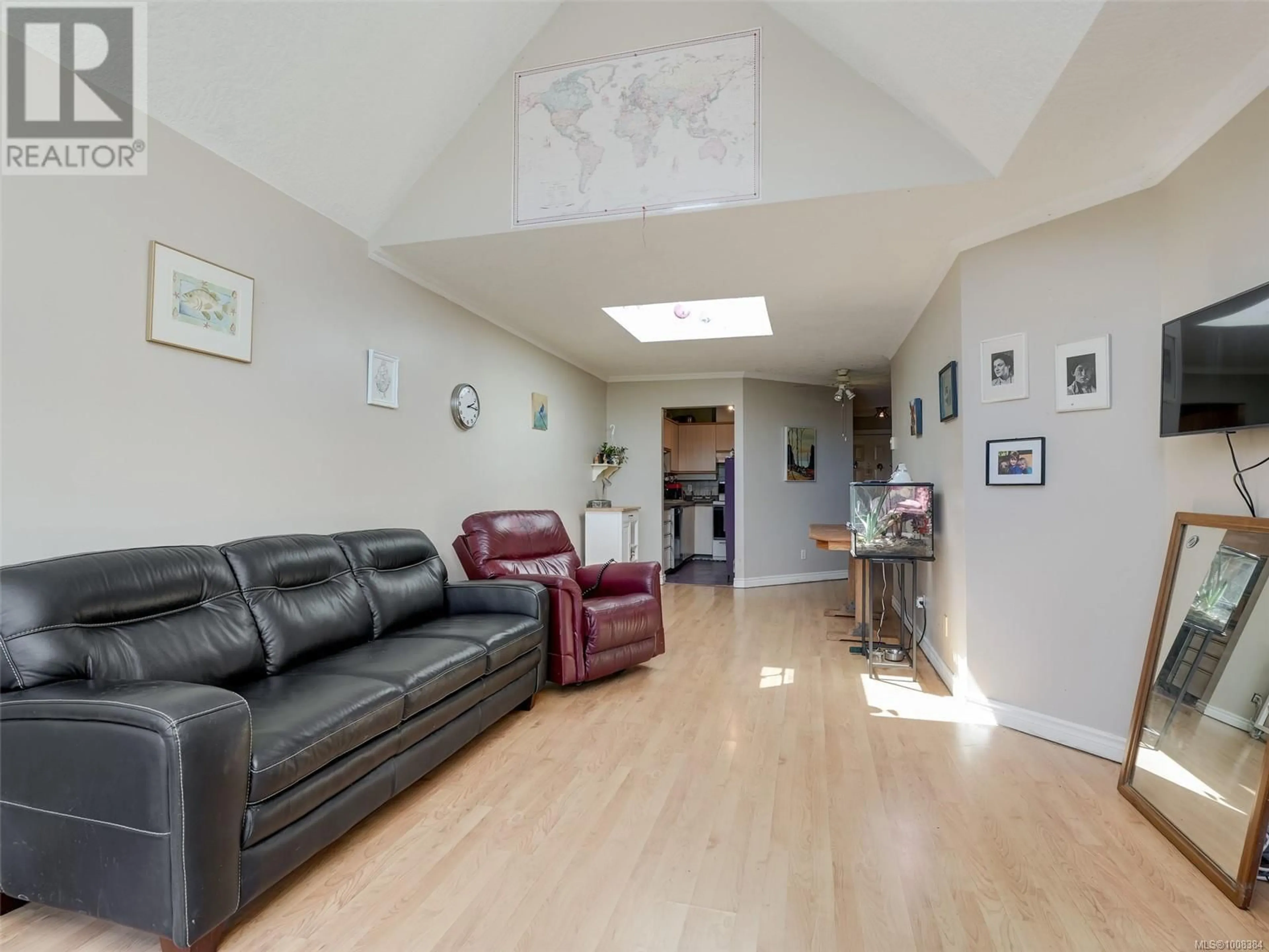 Unknown for 302 - 3263 ALDER STREET, Saanich British Columbia V8X1P3