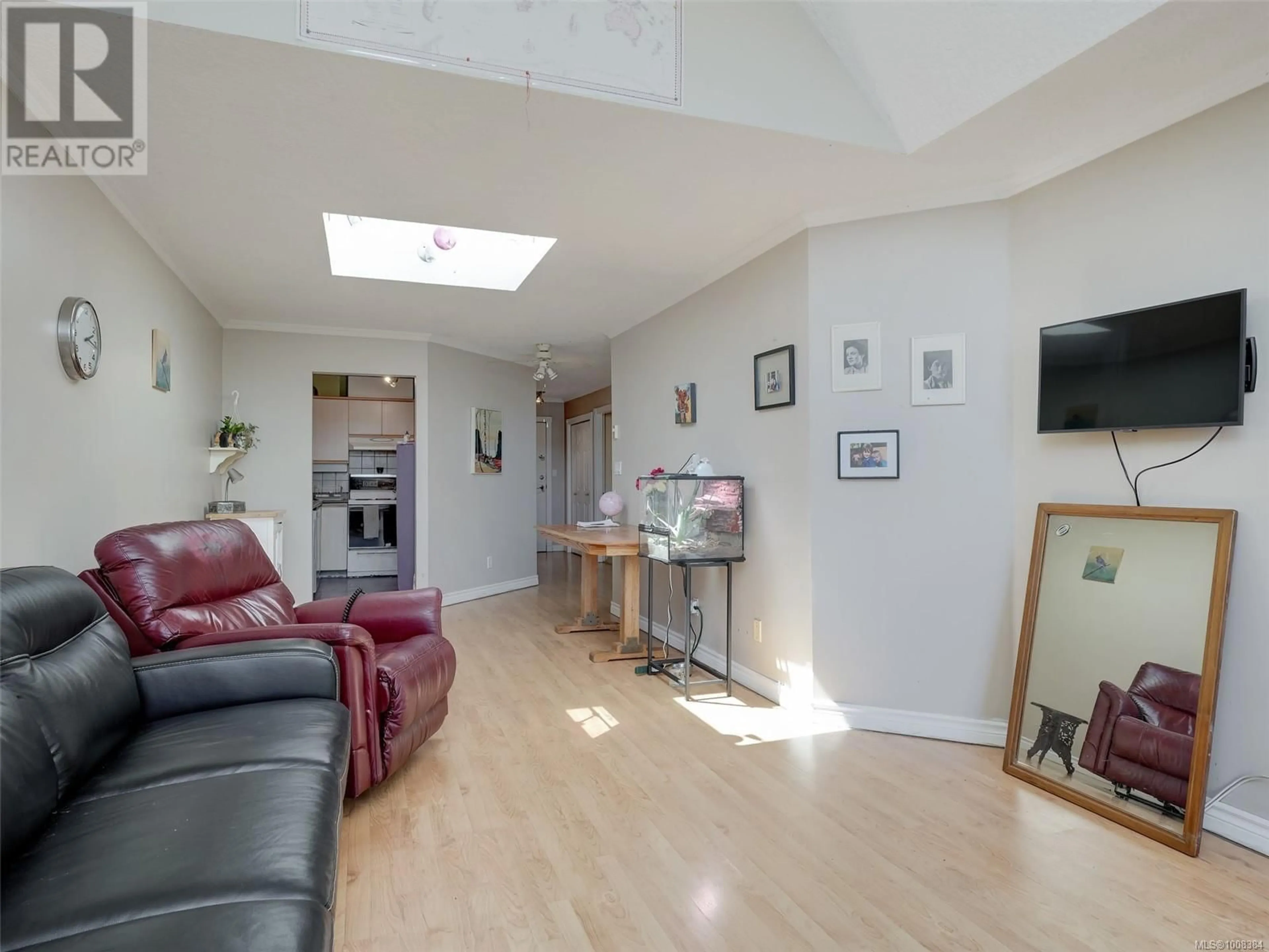 A pic of a room for 302 - 3263 ALDER STREET, Saanich British Columbia V8X1P3