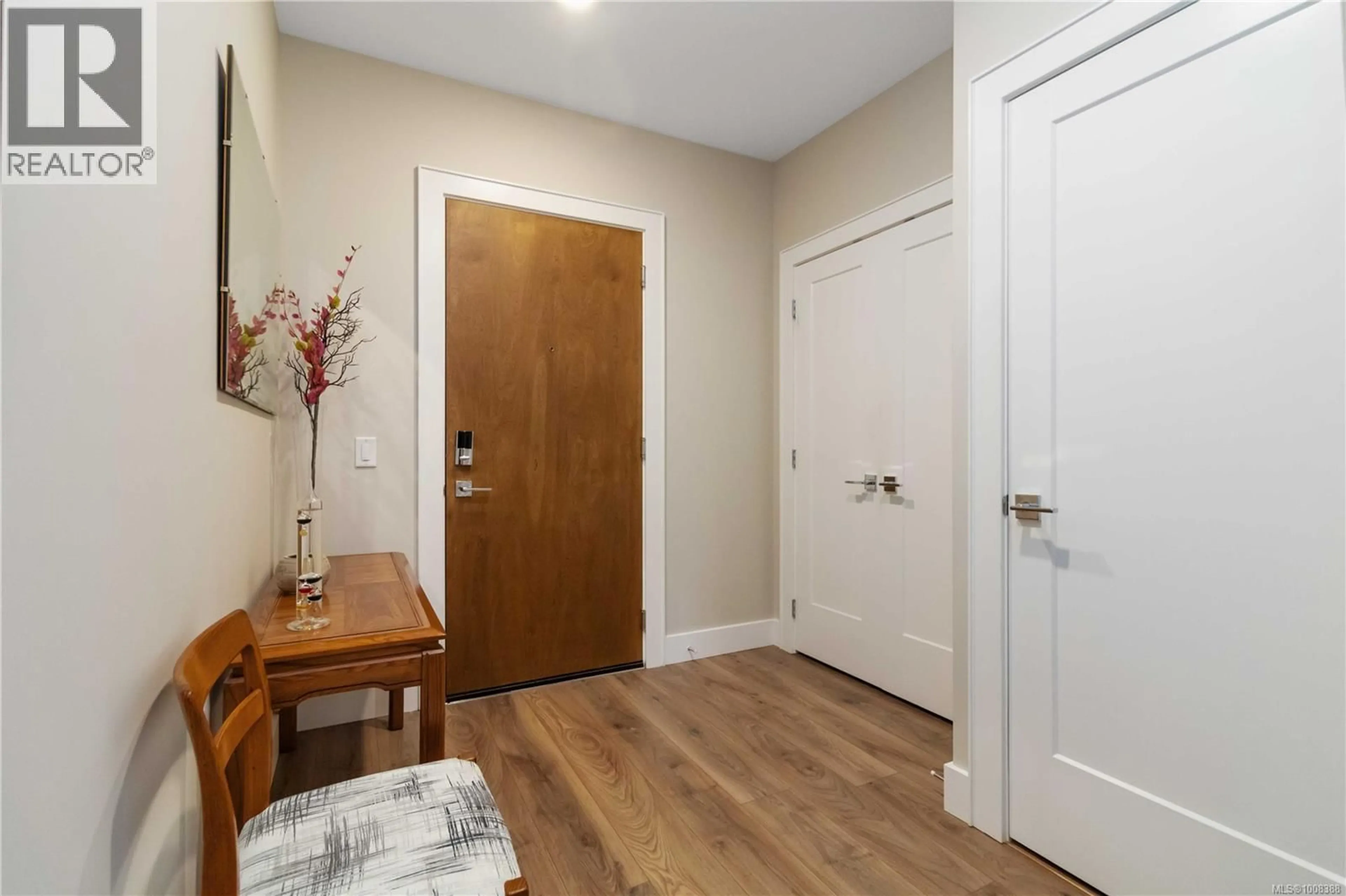 Indoor entryway for 204 - 747 TRAVINO LANE, Saanich British Columbia V8Z0E4