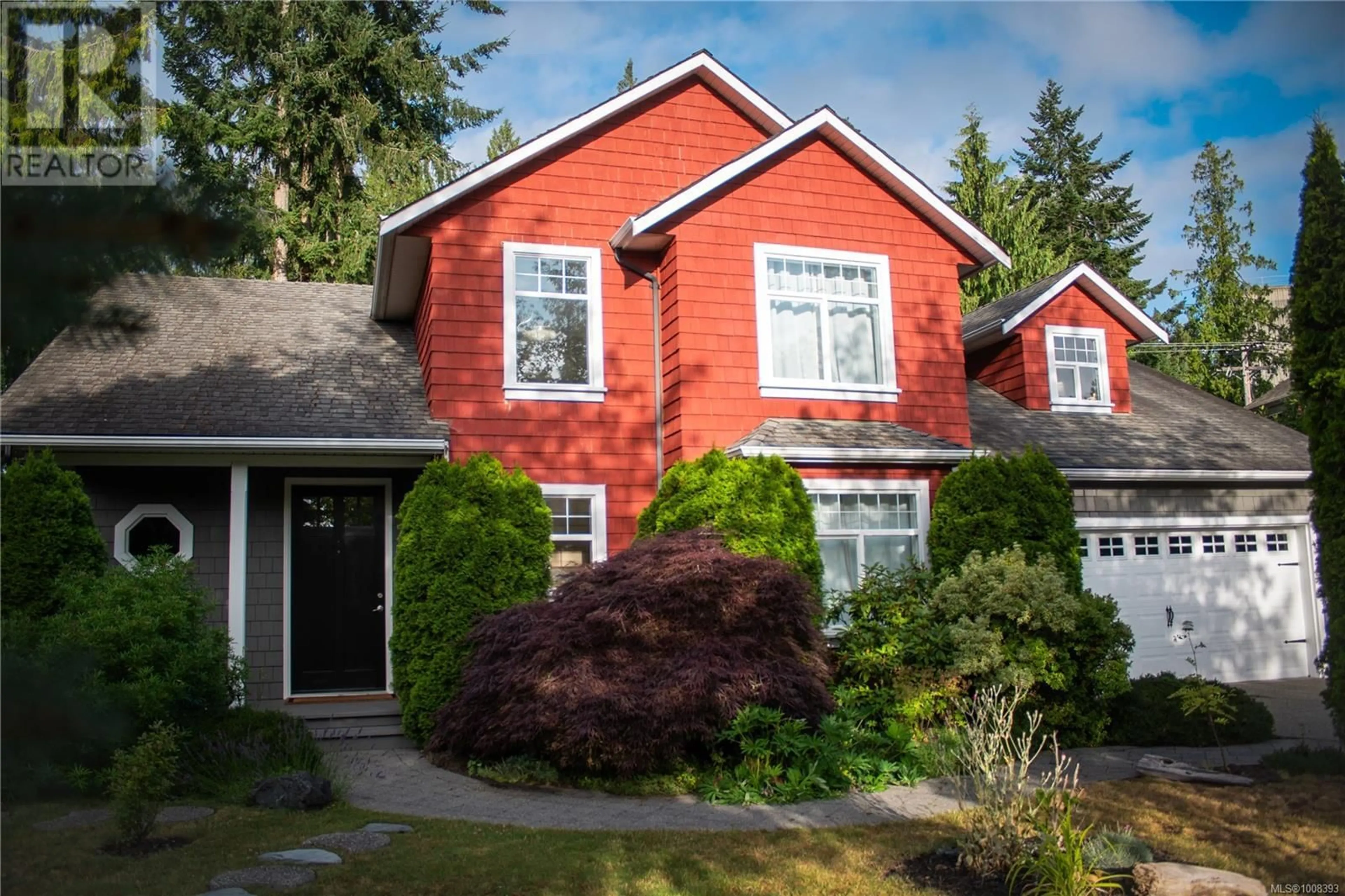Home with vinyl exterior material, street for 907 SAVARY DRIVE, Qualicum Beach British Columbia V9K1R7