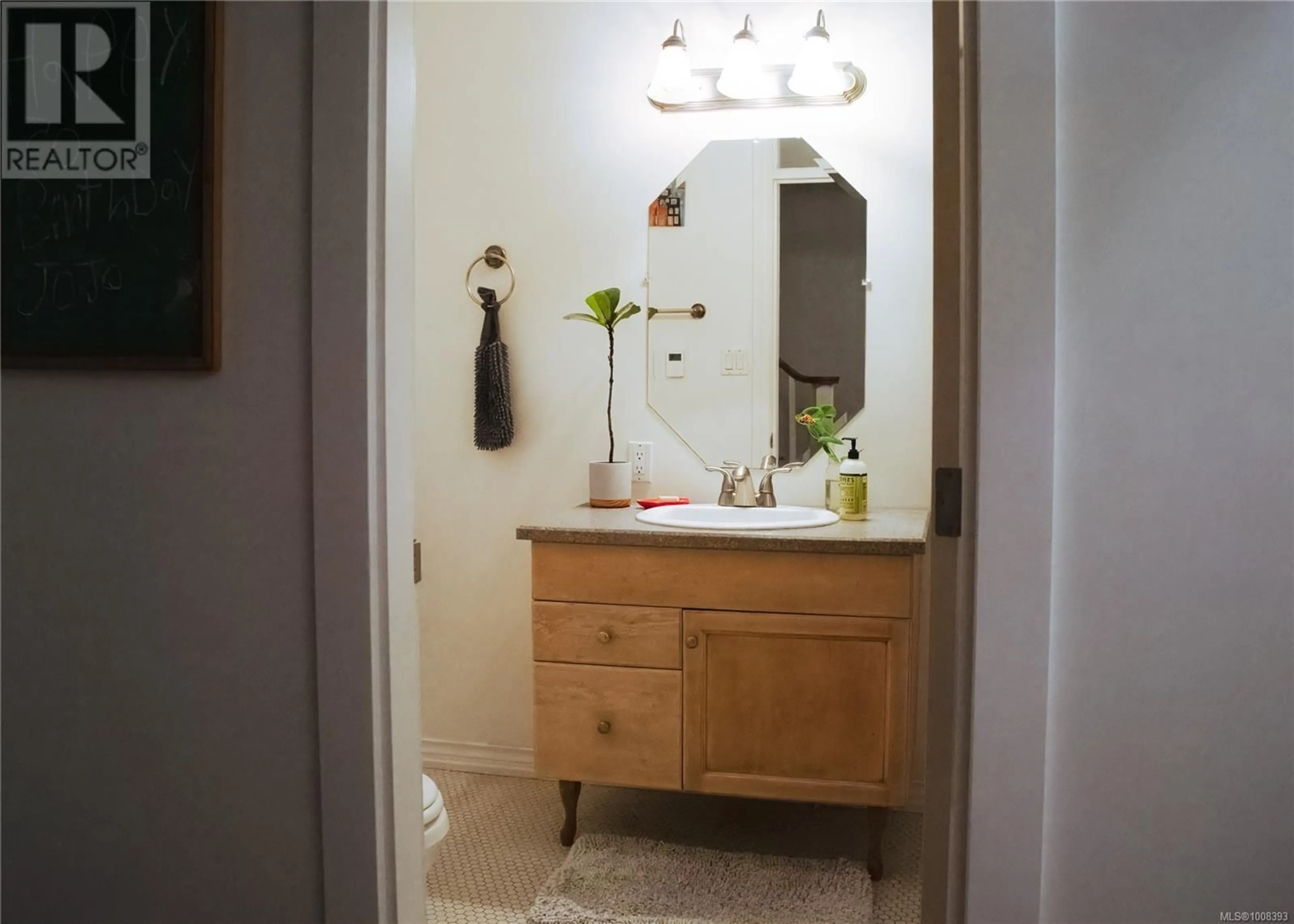 Standard bathroom, ceramic/tile floor for 907 SAVARY DRIVE, Qualicum Beach British Columbia V9K1R7
