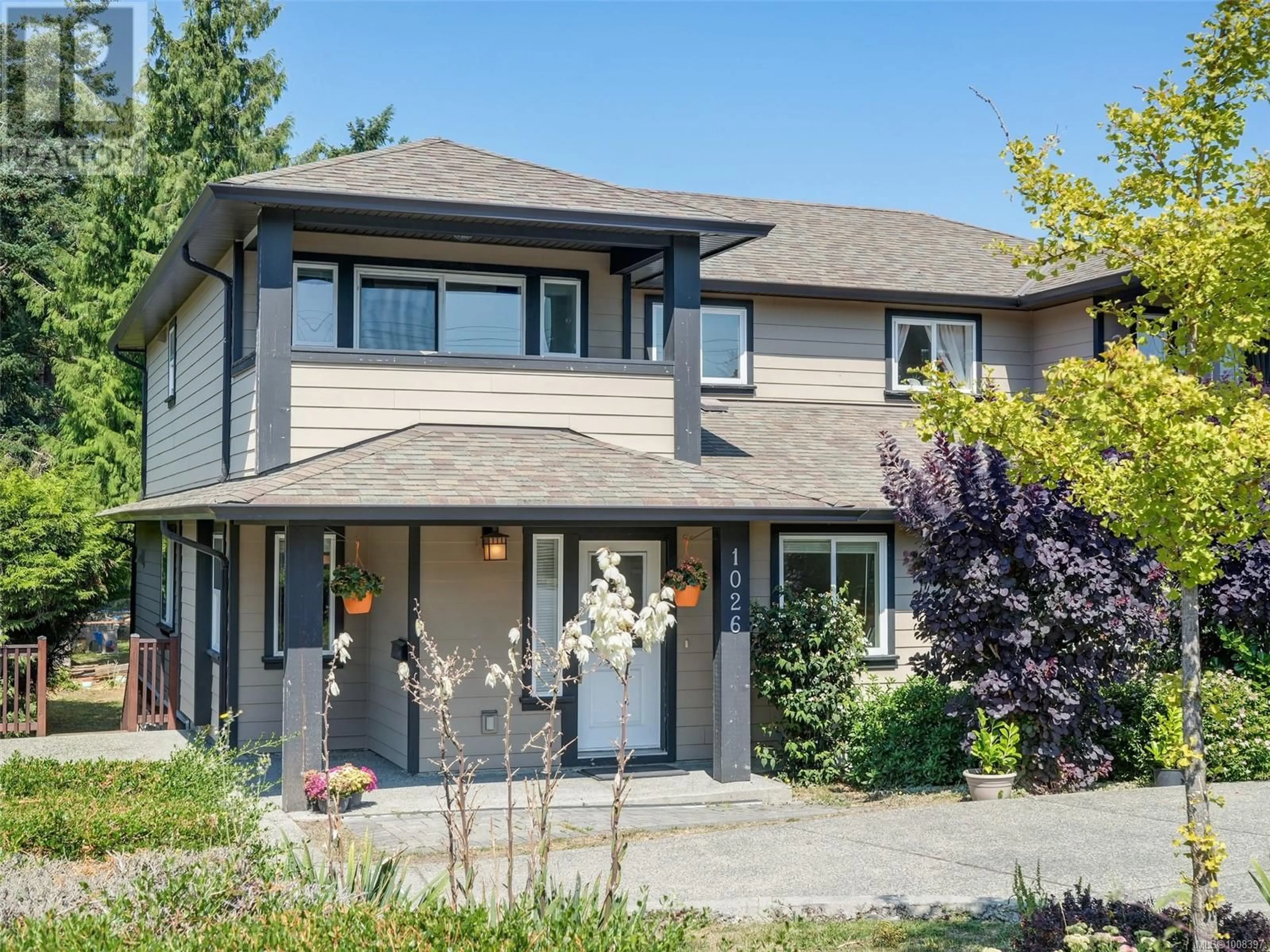Home with vinyl exterior material, street for 1026 TILLICUM ROAD, Esquimalt British Columbia V9A2A1