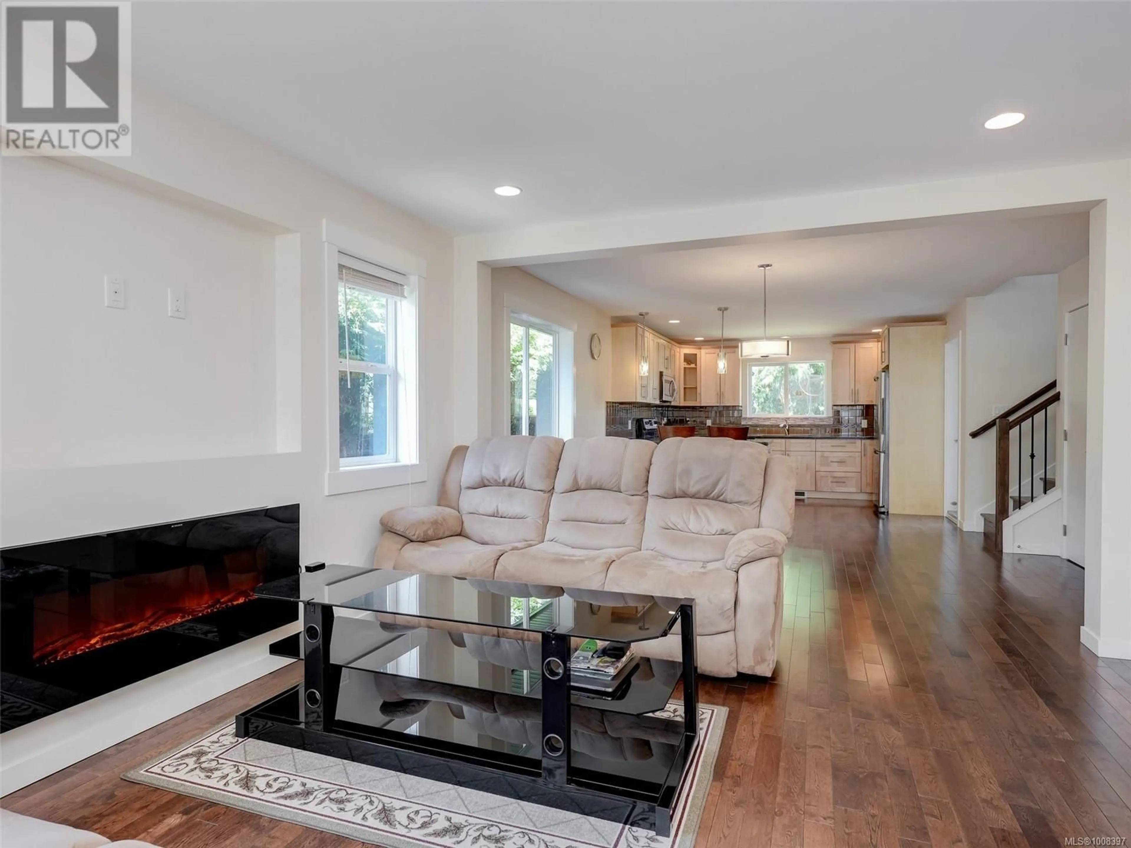 Living room with furniture, unknown for 1026 TILLICUM ROAD, Esquimalt British Columbia V9A2A1