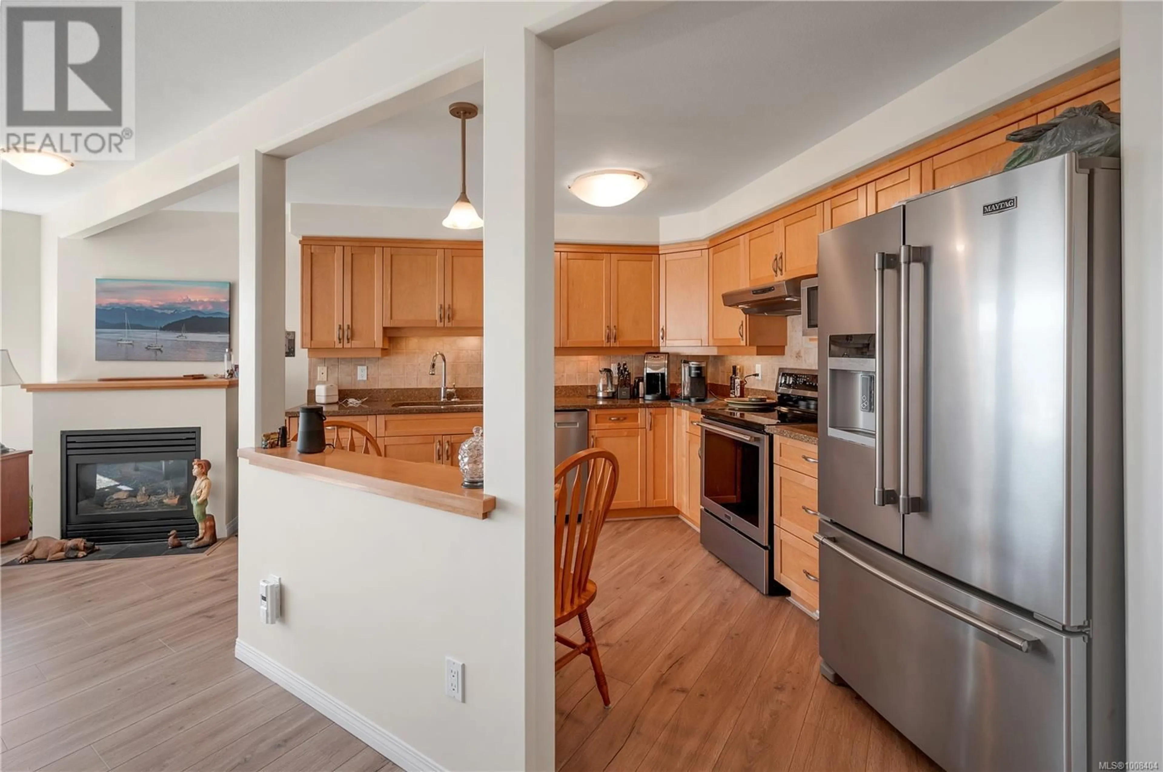 Open concept kitchen, wood/laminate floor for 211 - 350 ISLAND HIGHWAY SOUTH, Campbell River British Columbia V9W1A5