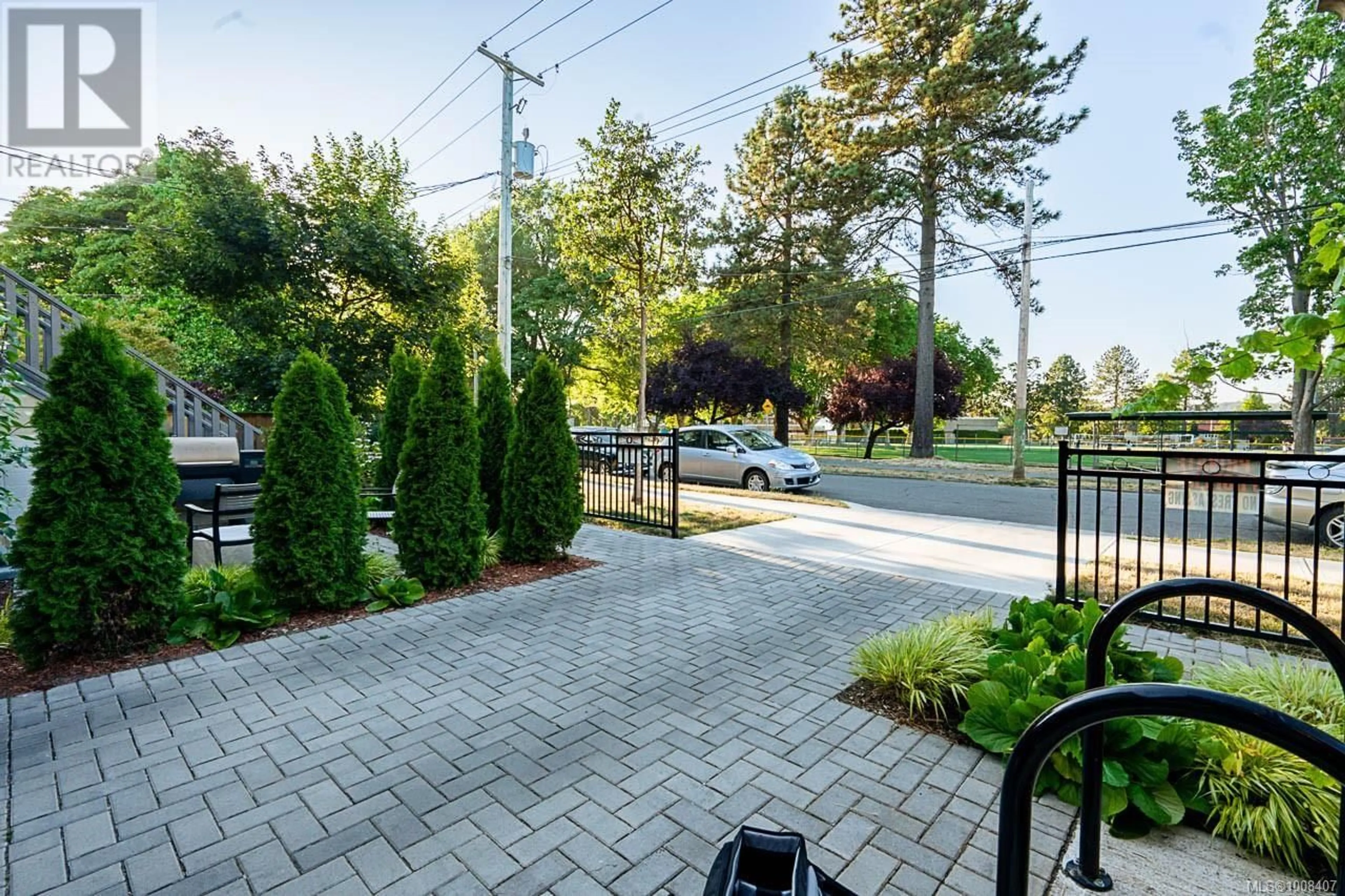 Patio, street for 1 - 945 PEMBROKE STREET, Victoria British Columbia V8T1J1