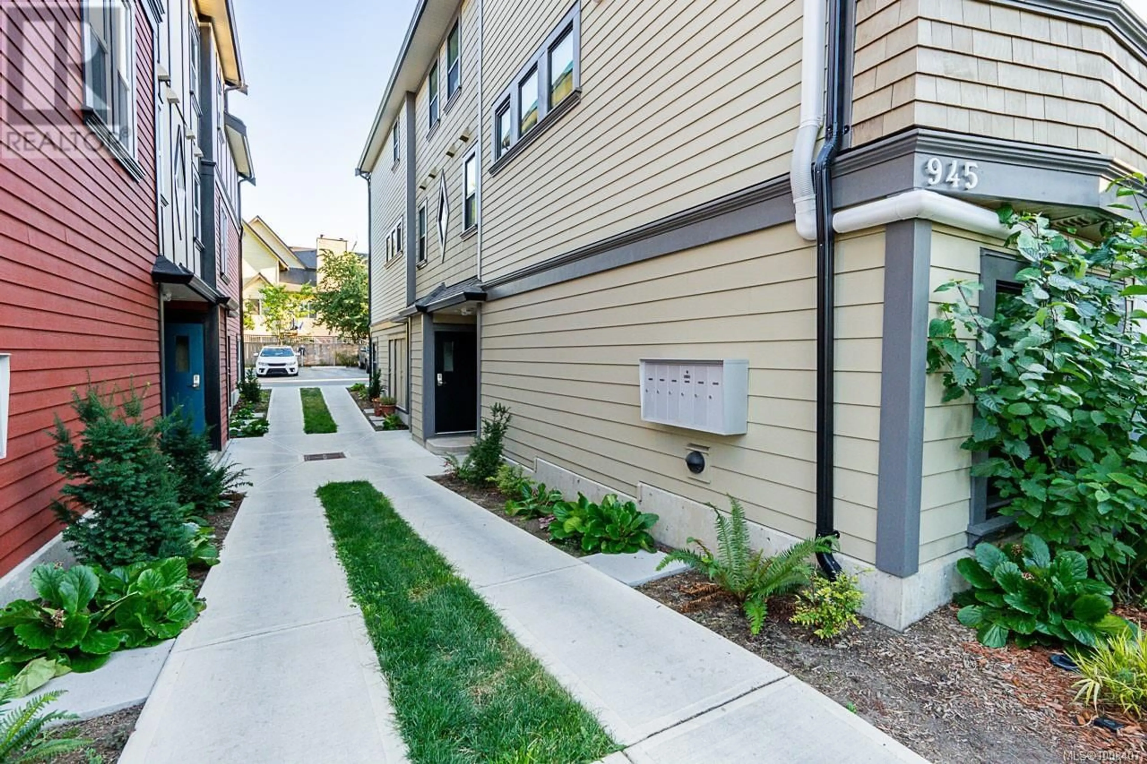 Unknown for 1 - 945 PEMBROKE STREET, Victoria British Columbia V8T1J1