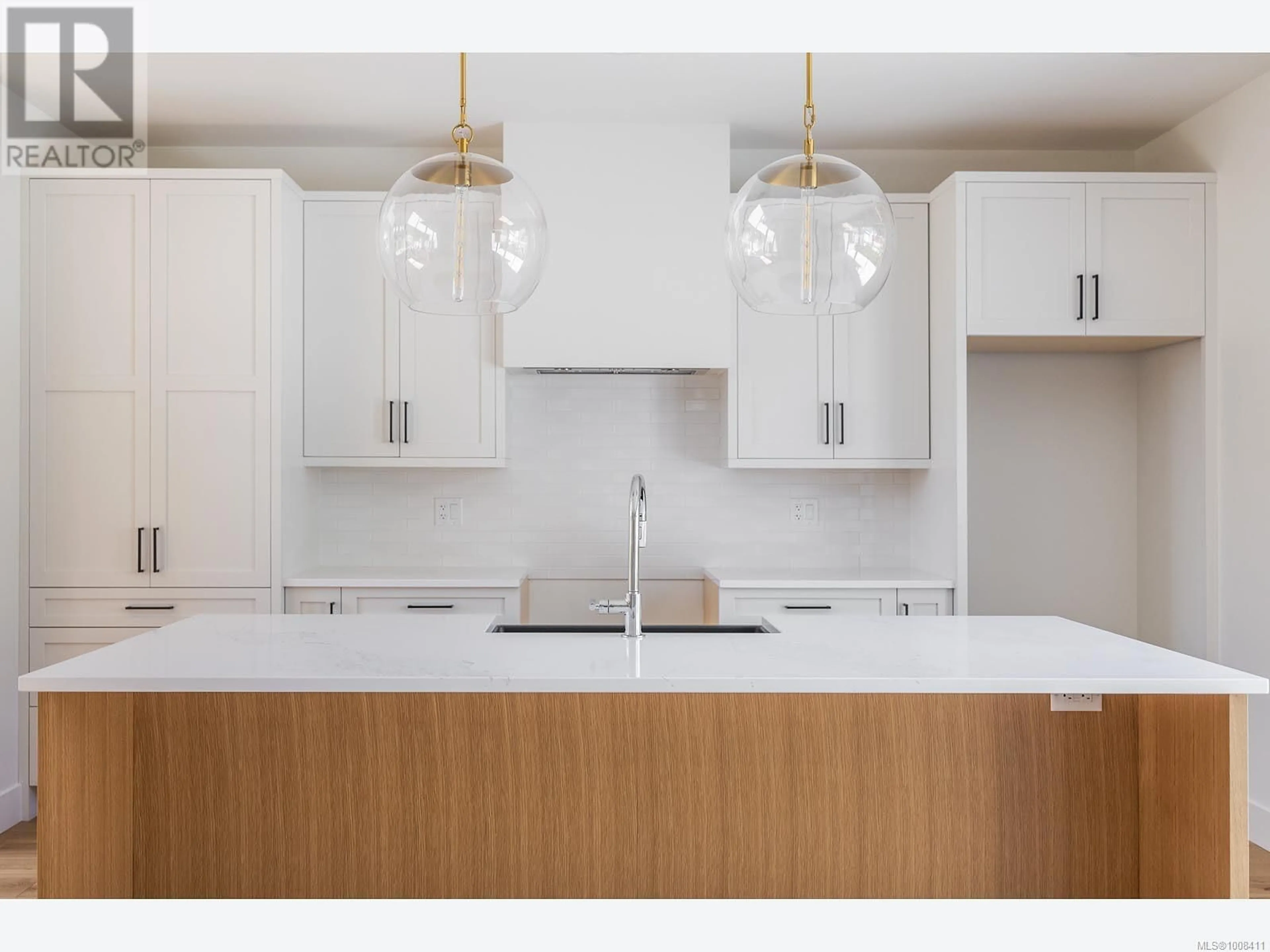 Contemporary kitchen, wood/laminate floor for 702B FERN RIDGE PLACE, Nanaimo British Columbia V9R5P5
