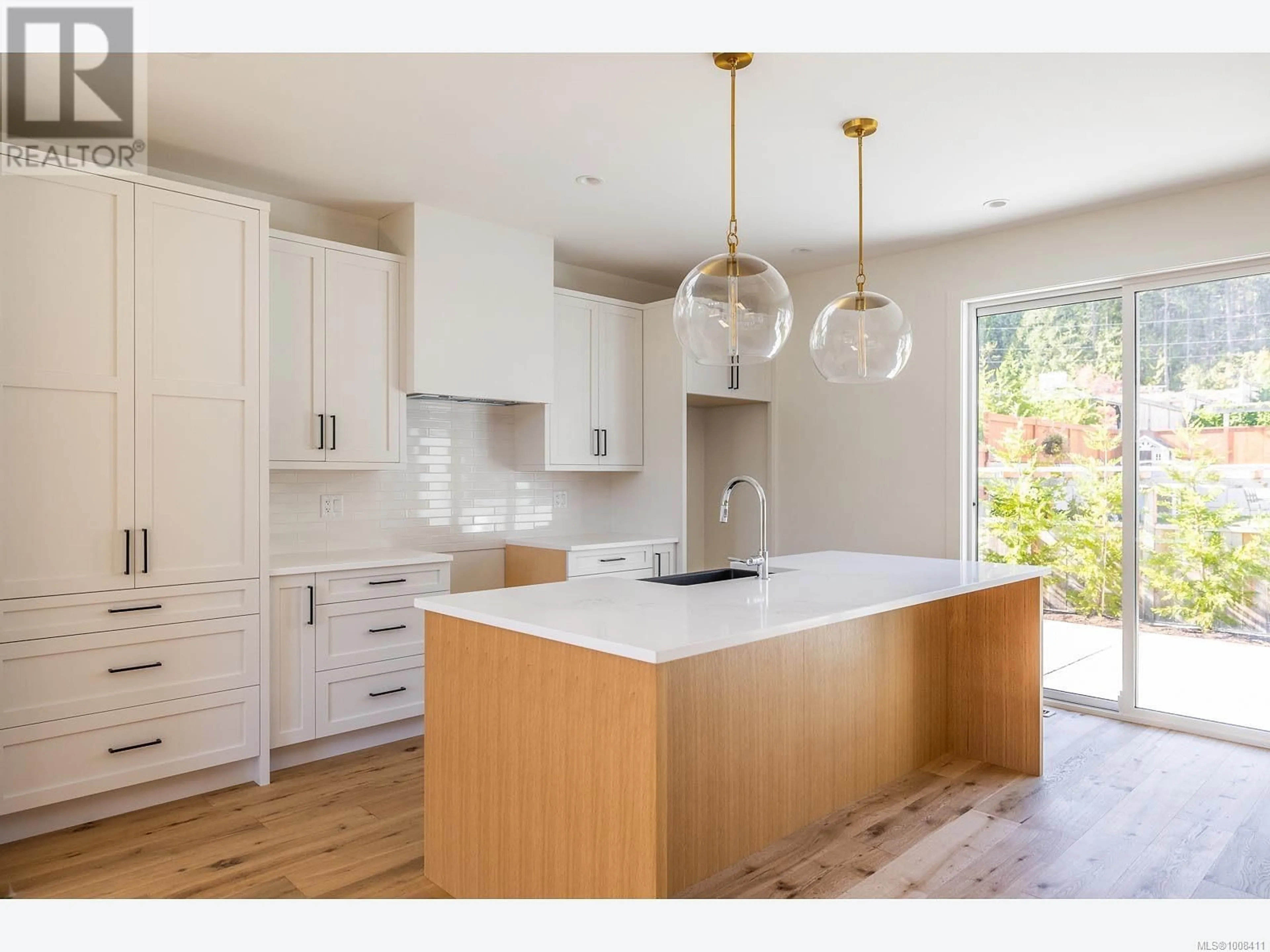 Open concept kitchen, wood/laminate floor for 702B FERN RIDGE PLACE, Nanaimo British Columbia V9R5P5