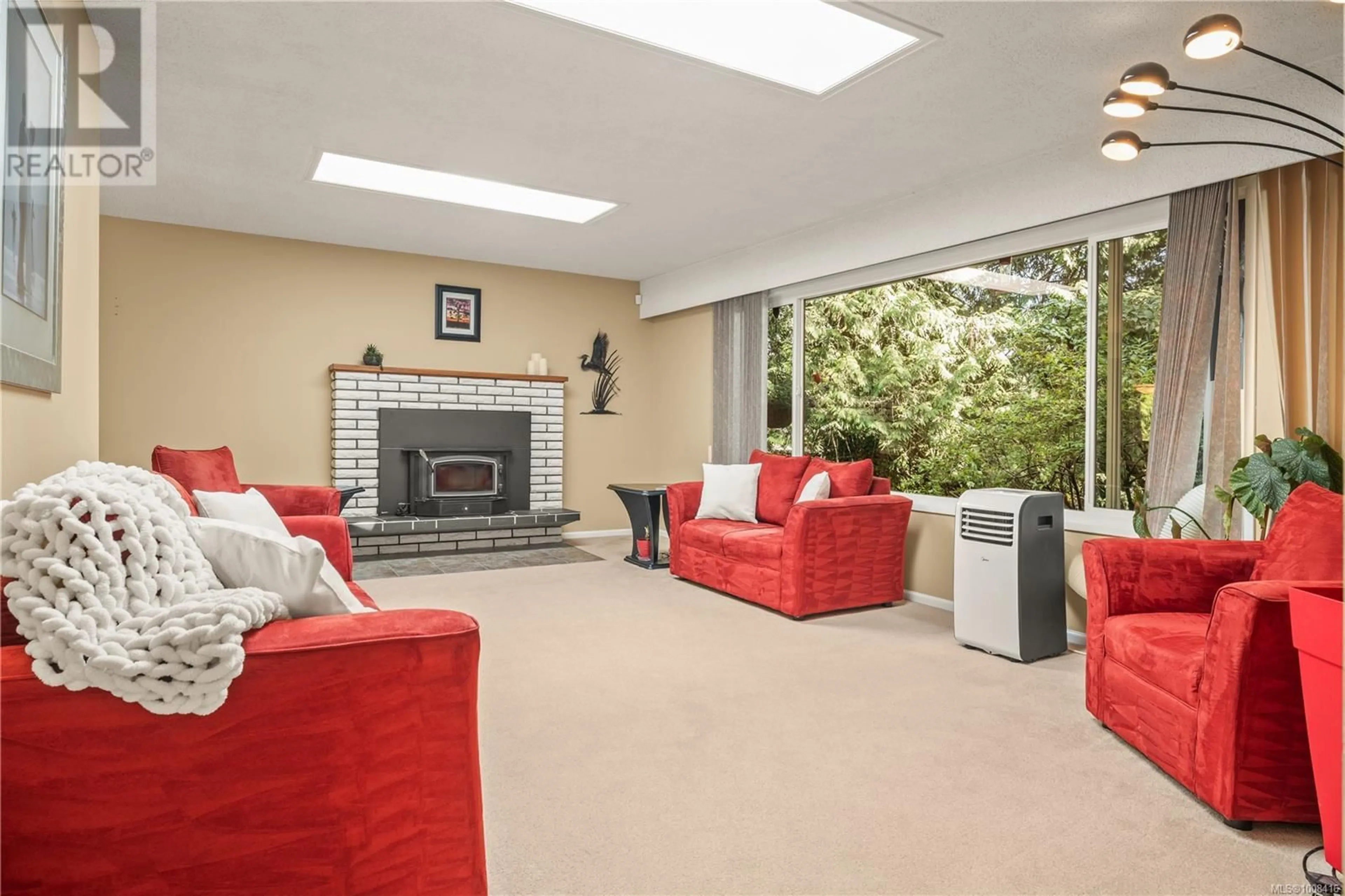 Living room with furniture, unknown for 18 TEDWIN CRESCENT, Nanaimo British Columbia V9X1C4