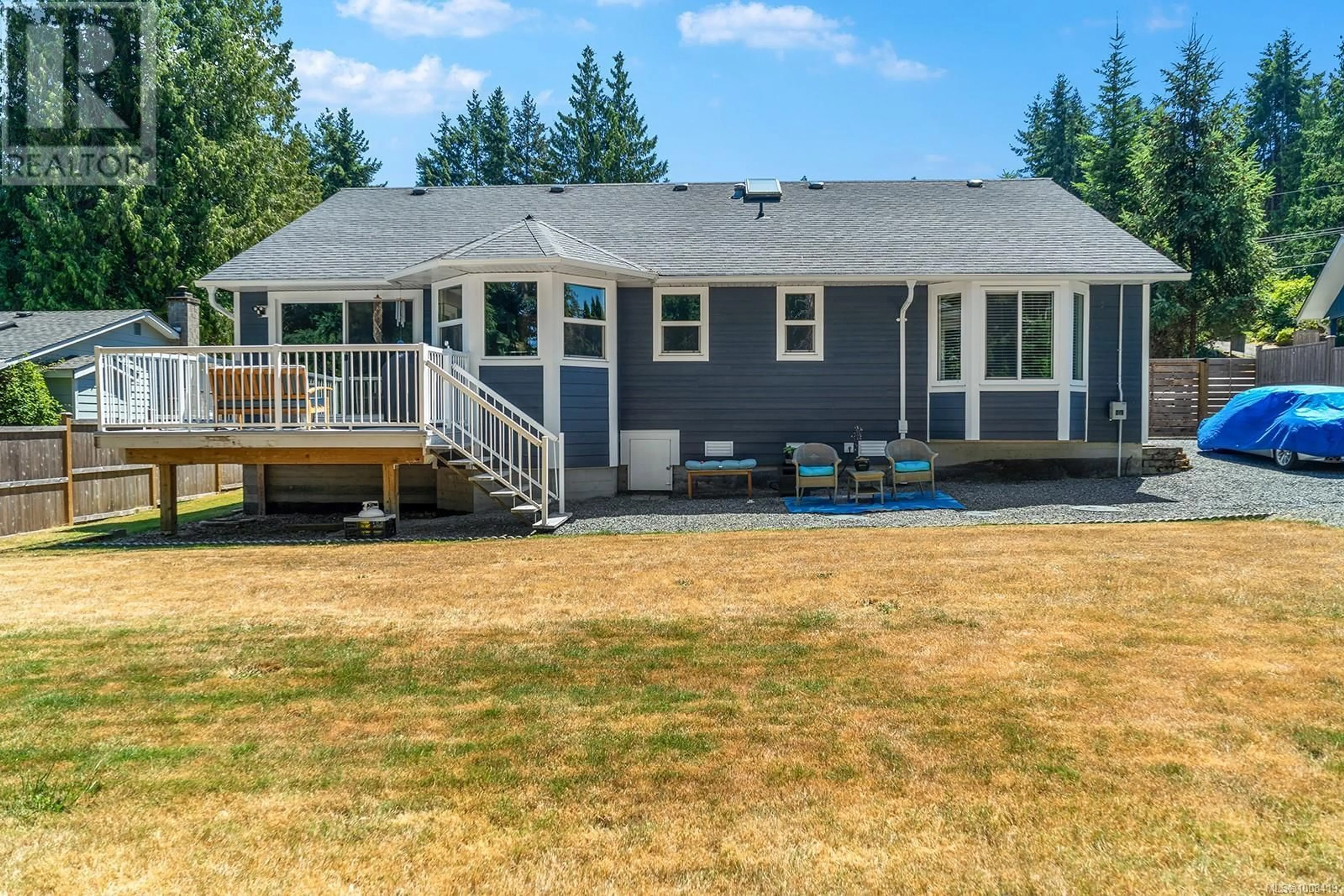 Home with vinyl exterior material, unknown for 1057 CENTRE CRESCENT, Qualicum Beach British Columbia V9K2G6